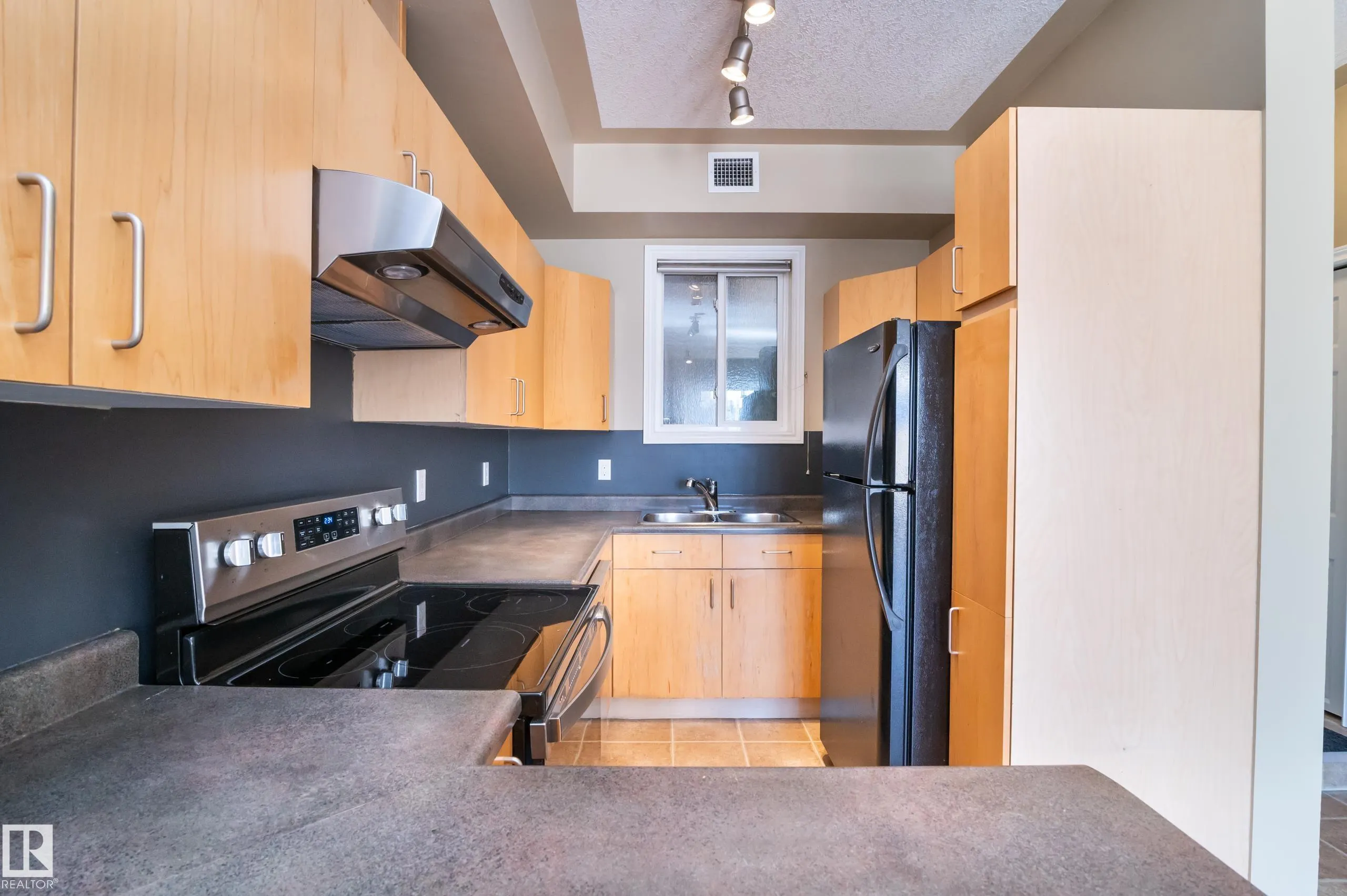 10606 102 Avenue