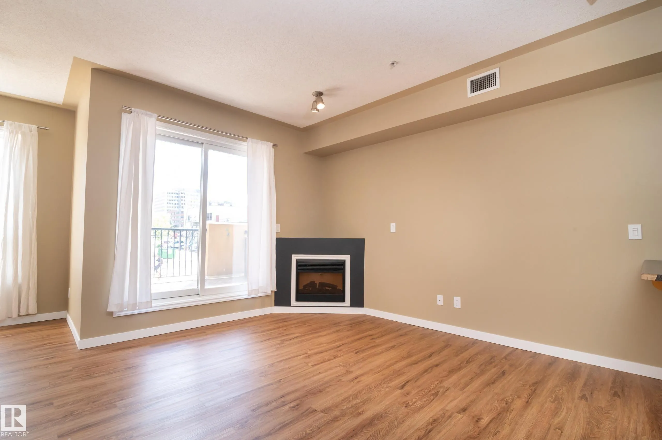 10606 102 Avenue