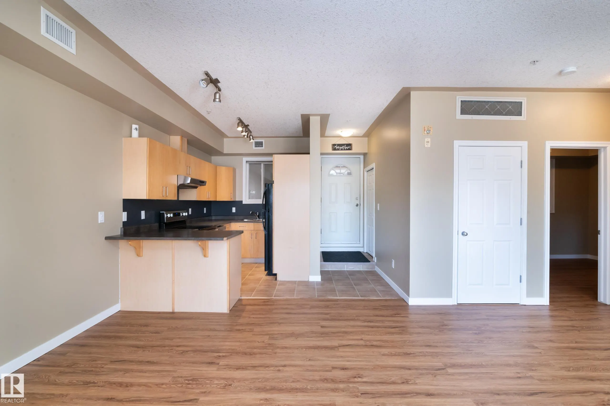10606 102 Avenue