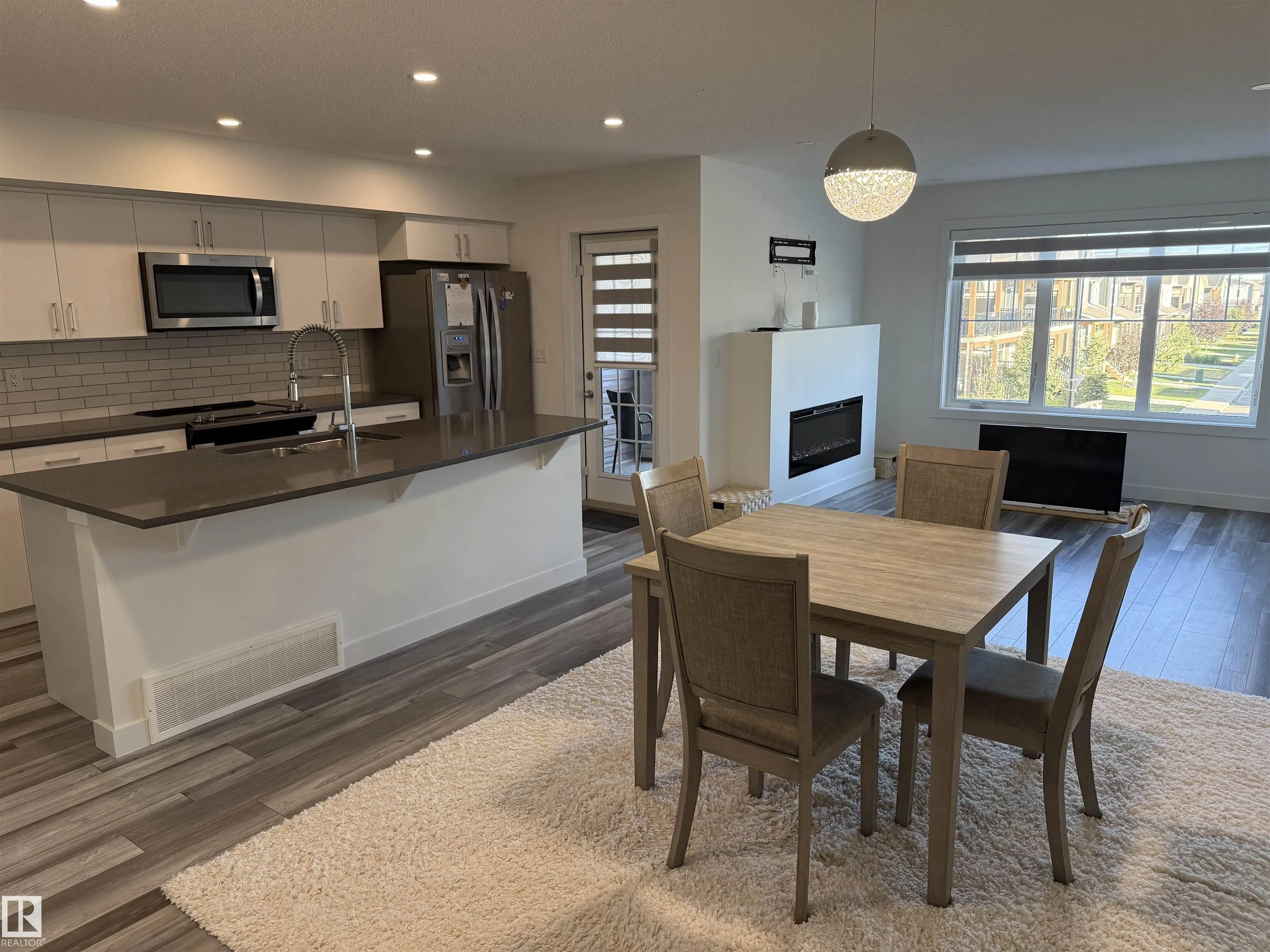 20303 16 Avenue