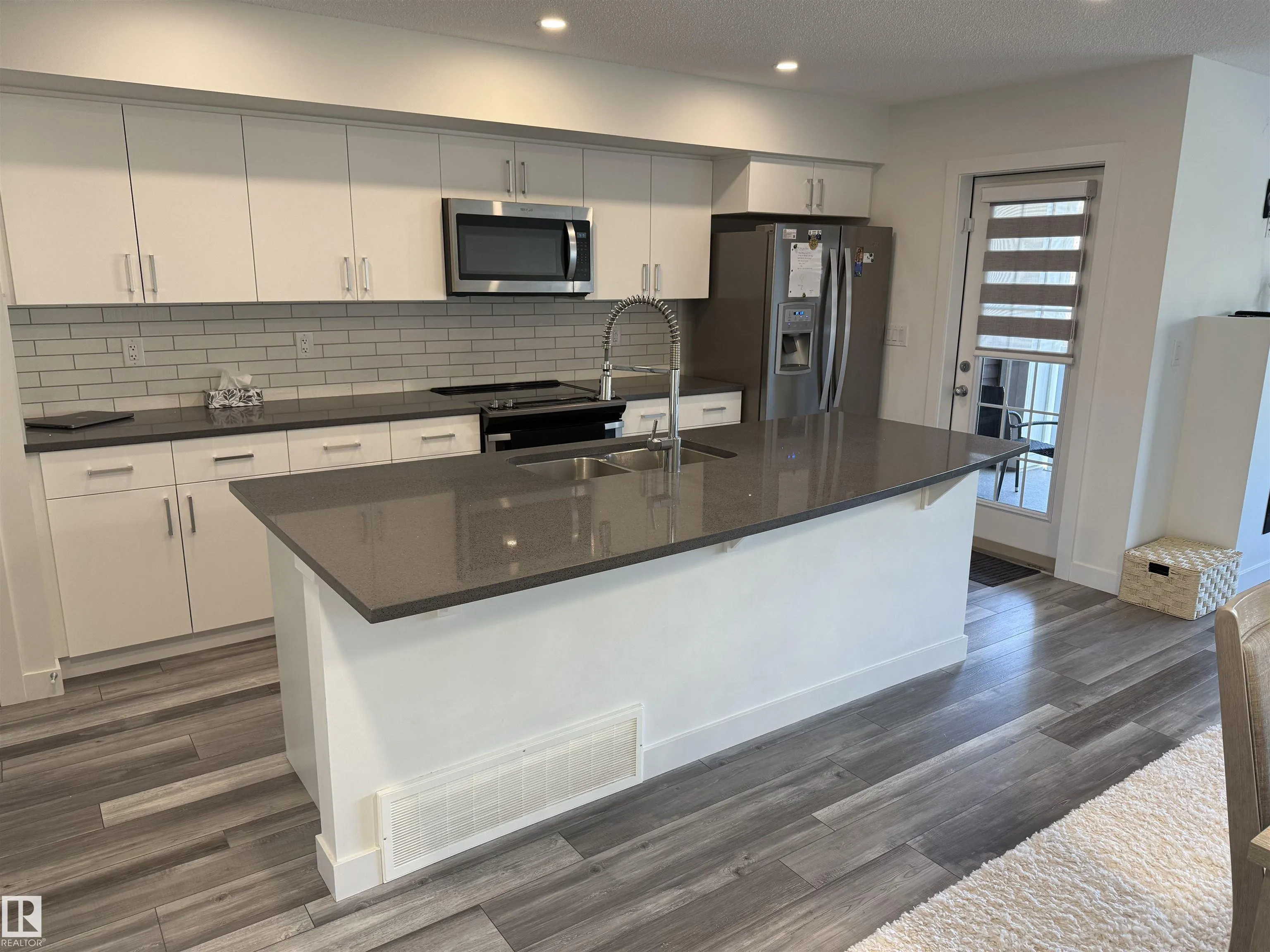 20303 16 Avenue