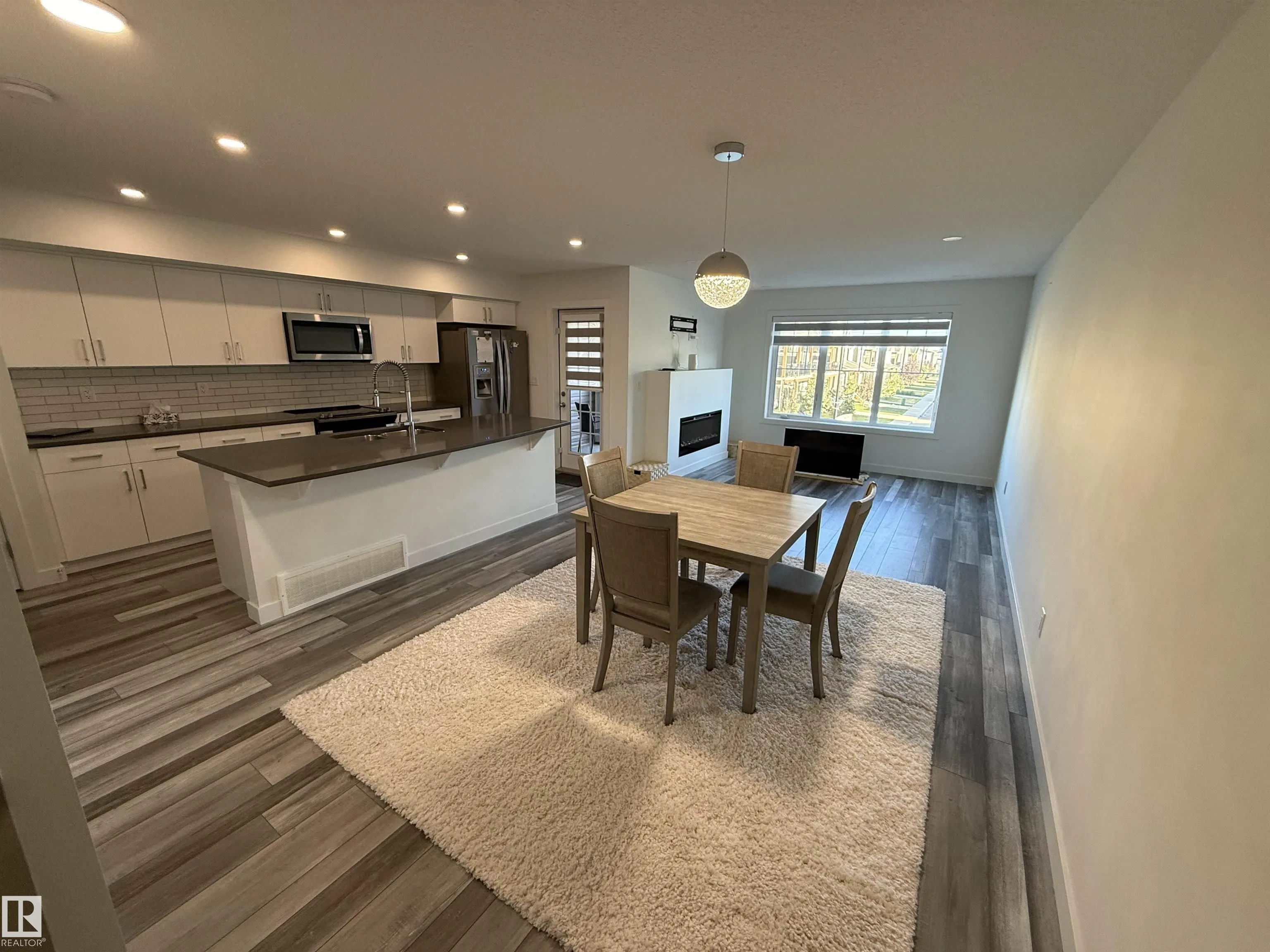 20303 16 Avenue