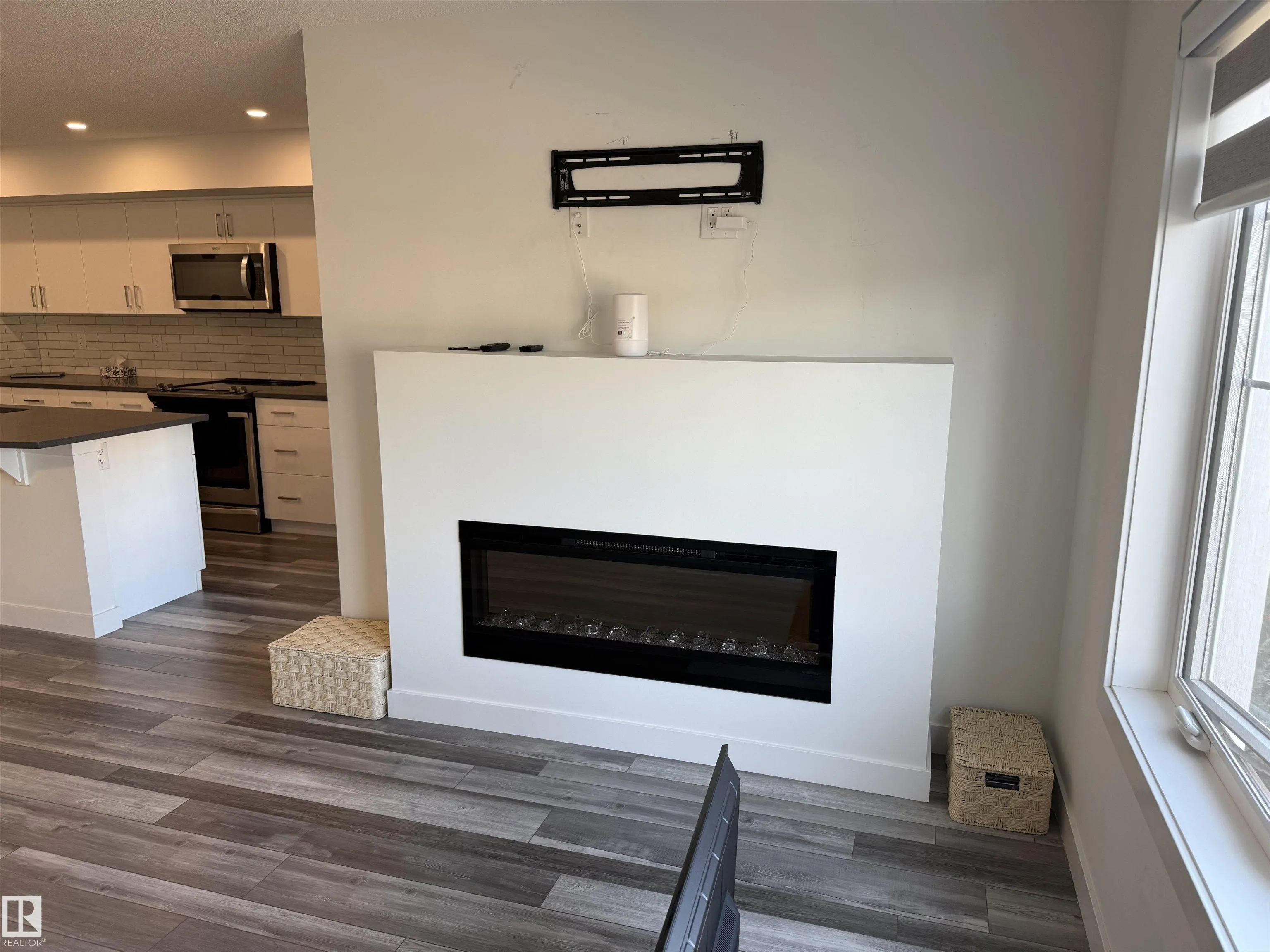20303 16 Avenue