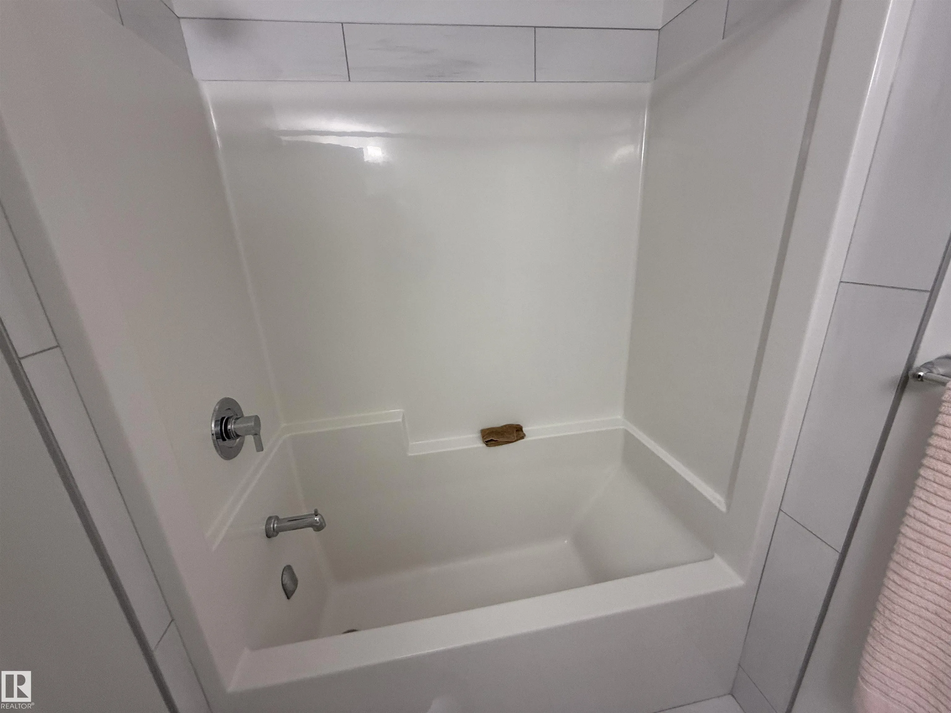 20303 16 Avenue