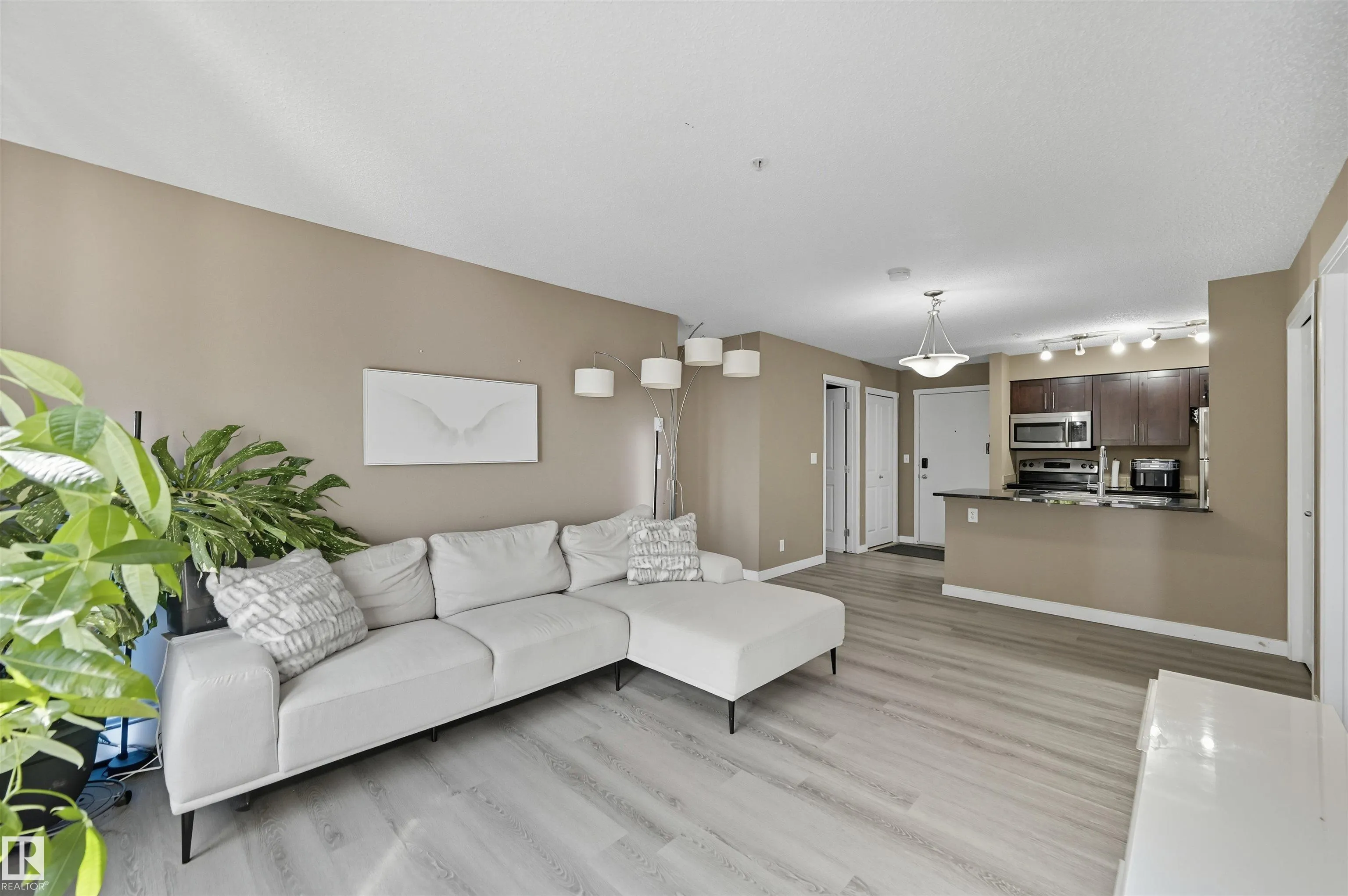 5816 Mullen Place