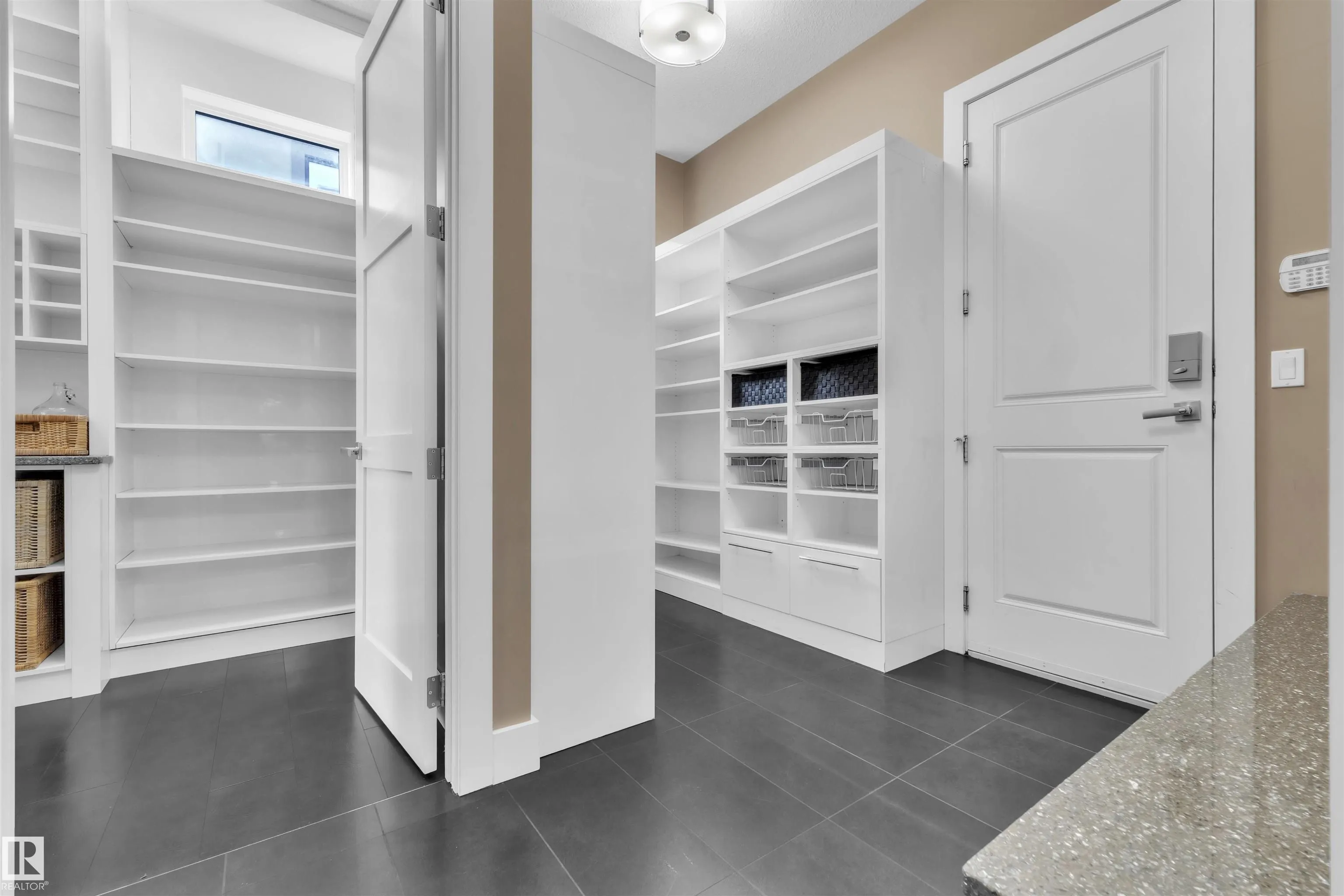 4727 WOOLSEY Common