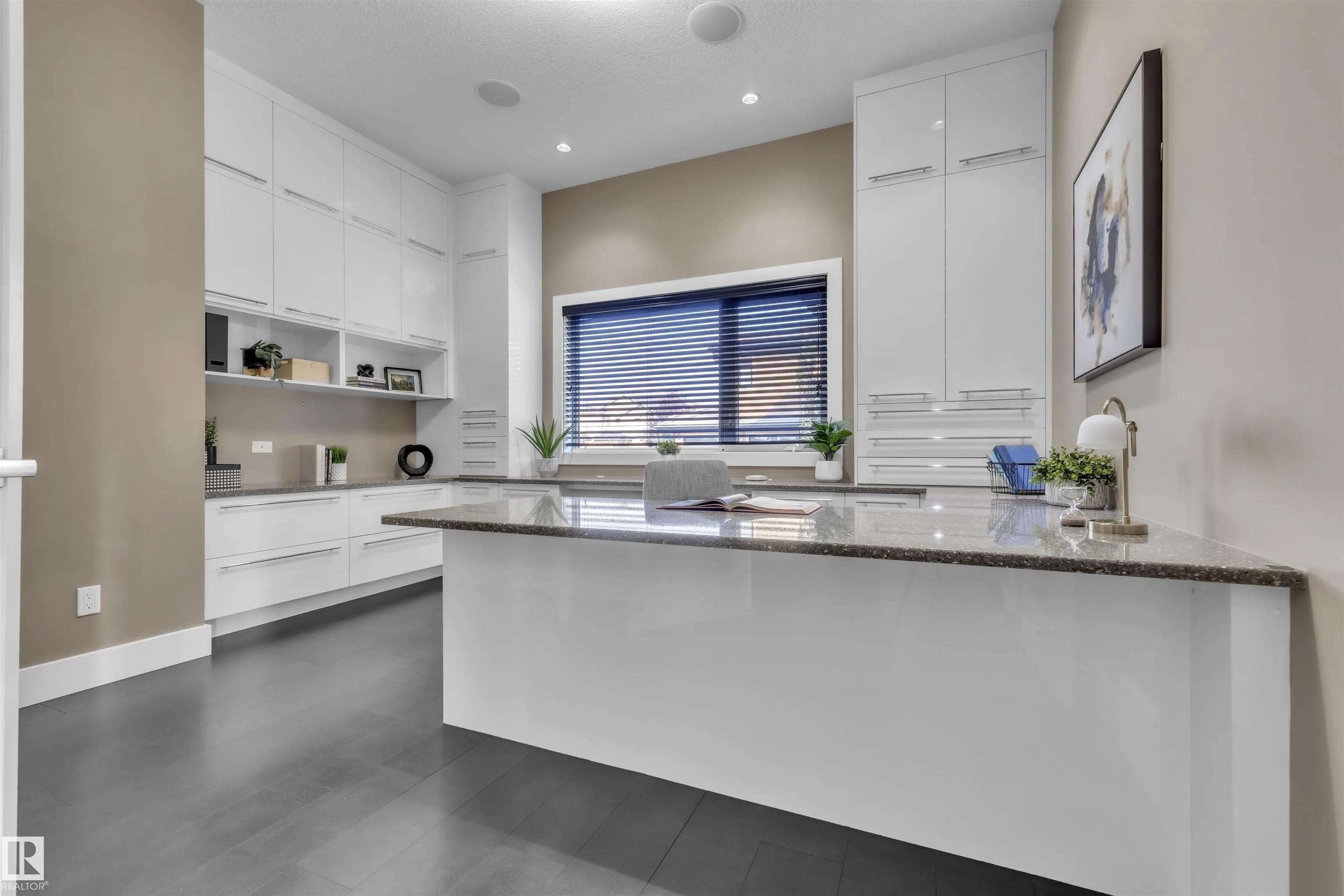 4727 WOOLSEY Common