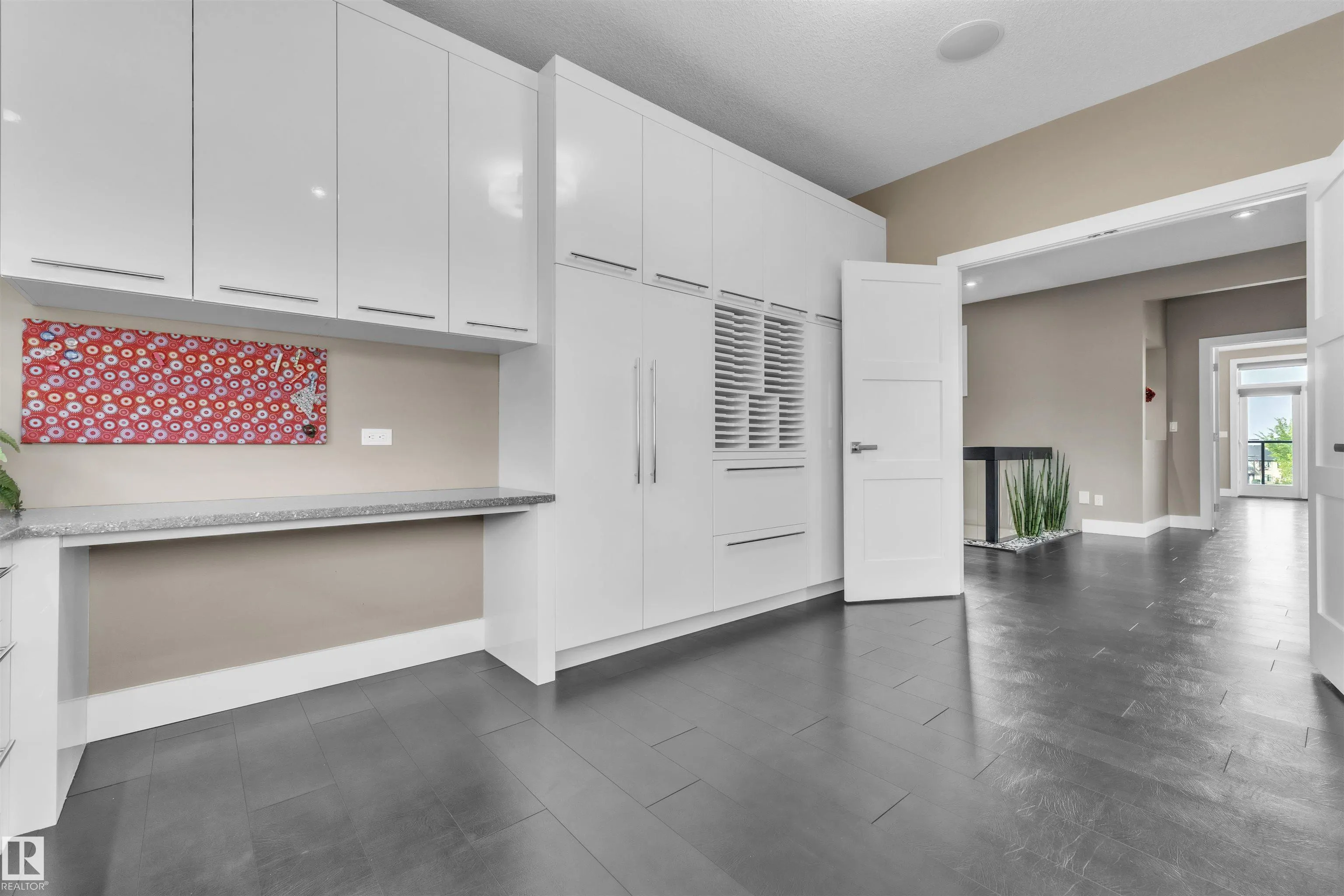 4727 WOOLSEY Common