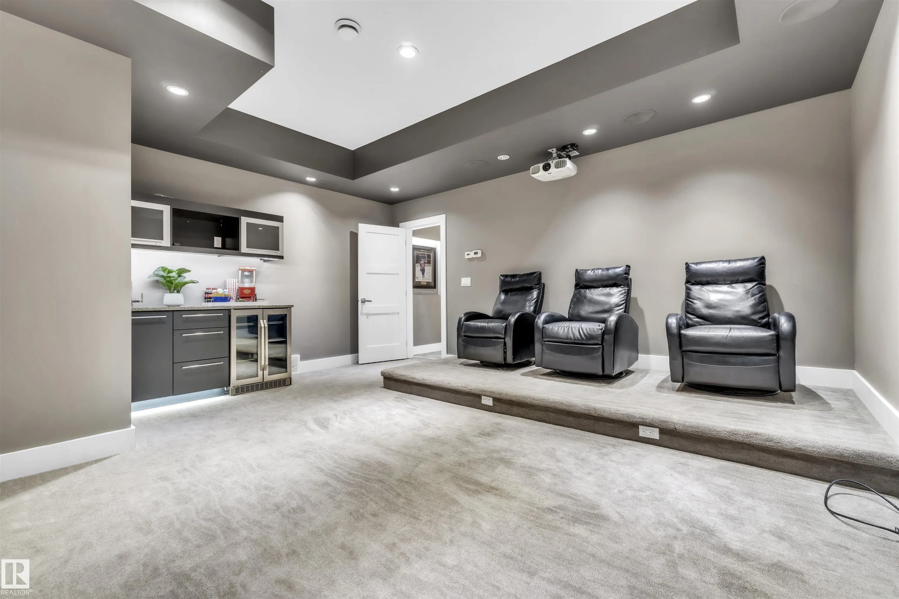 4727 WOOLSEY Common