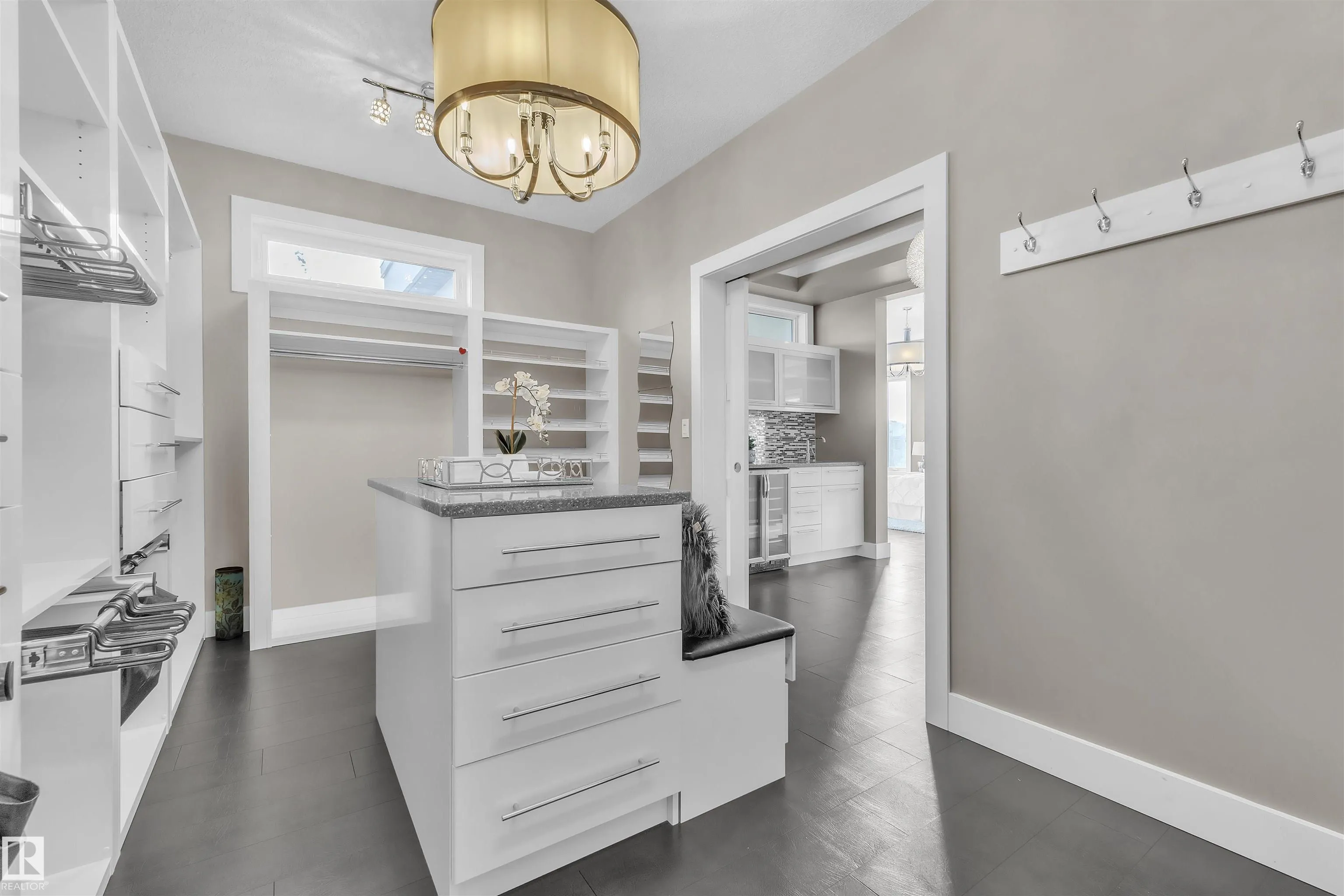 4727 WOOLSEY Common