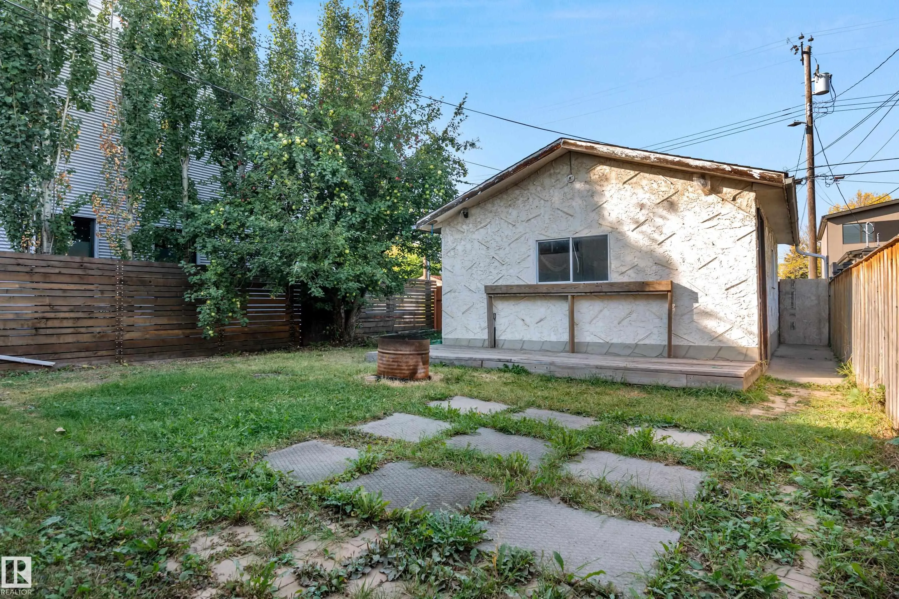 9558 76 Avenue