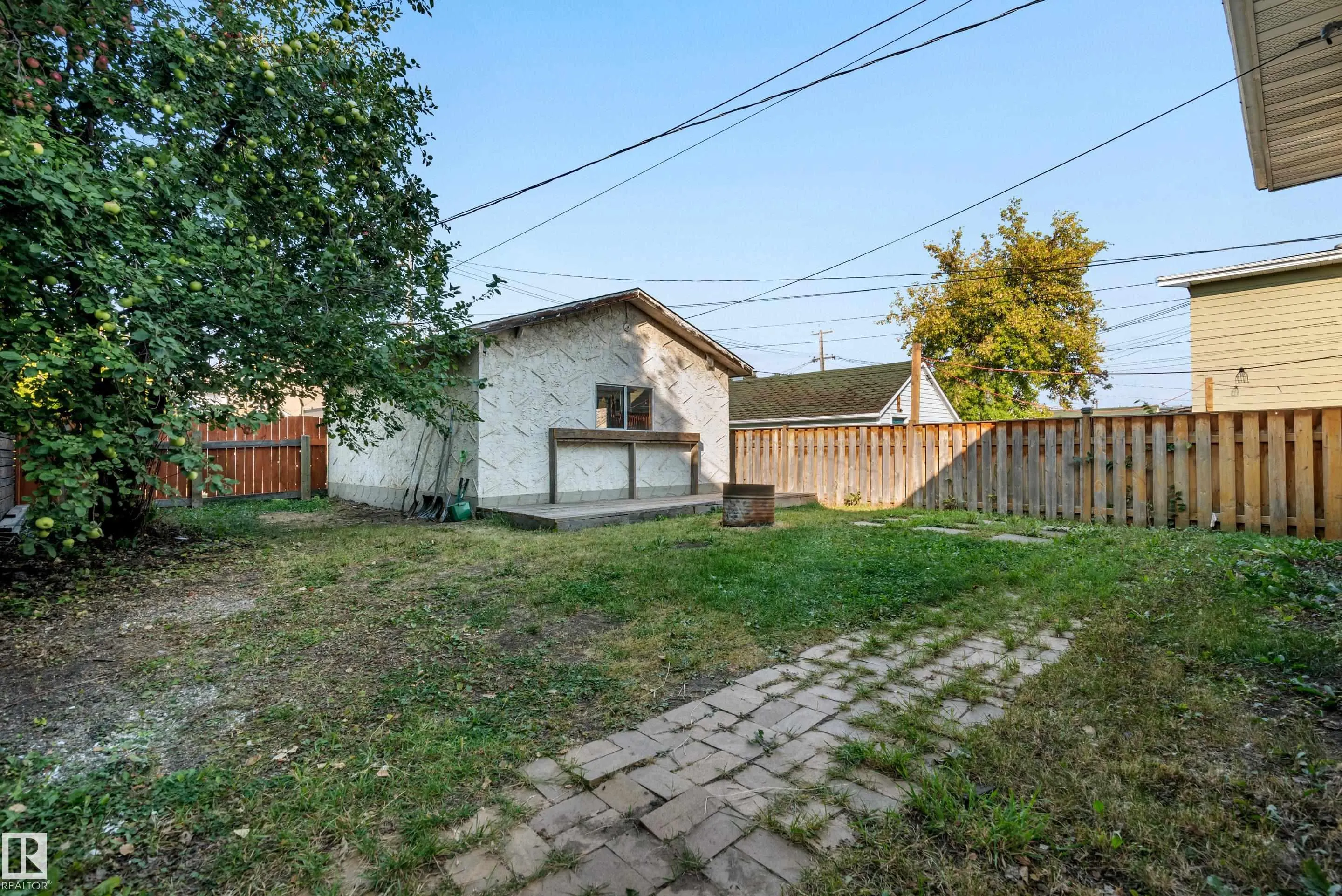 9558 76 Avenue