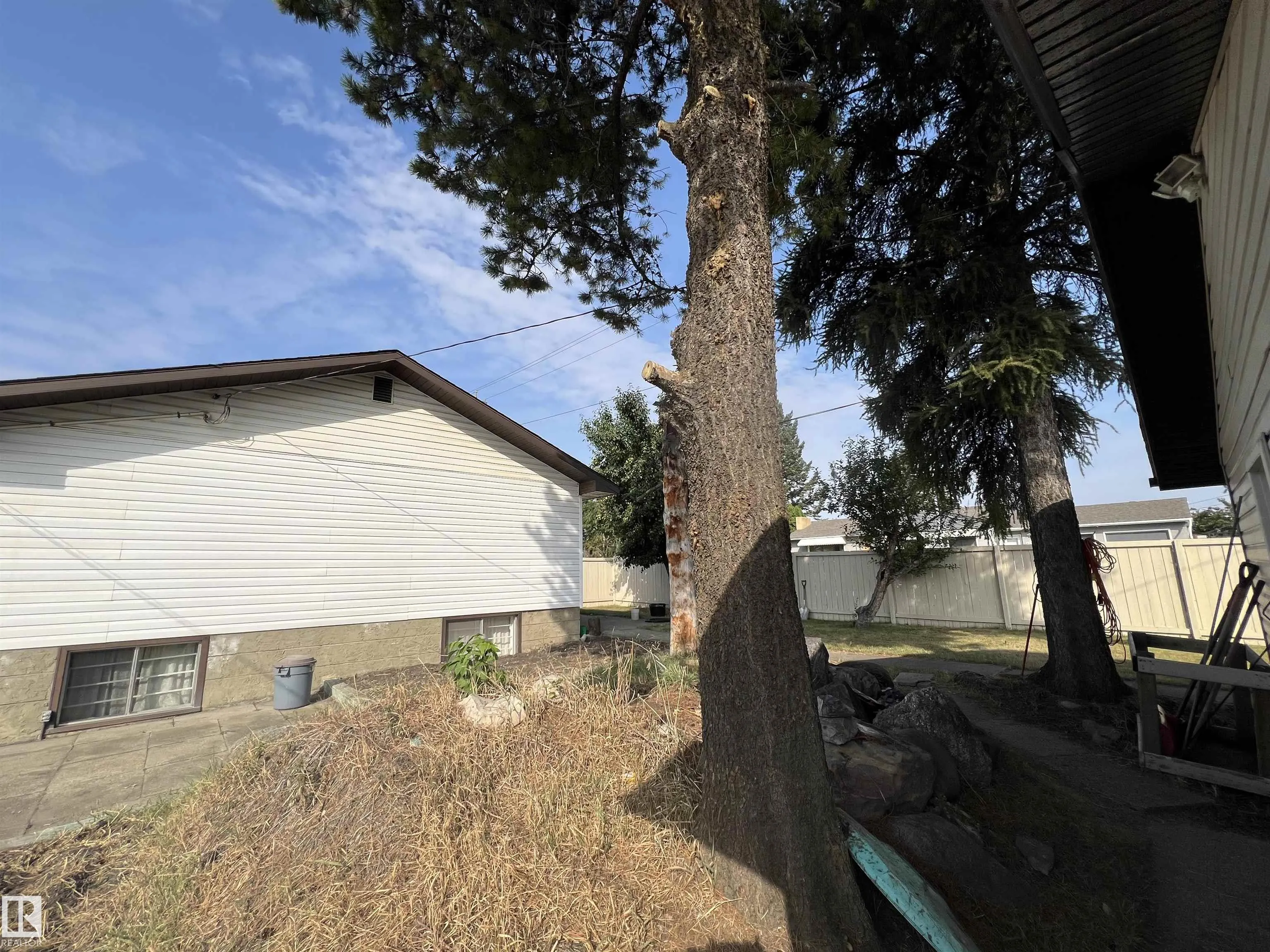 8507 8509 128 Avenue