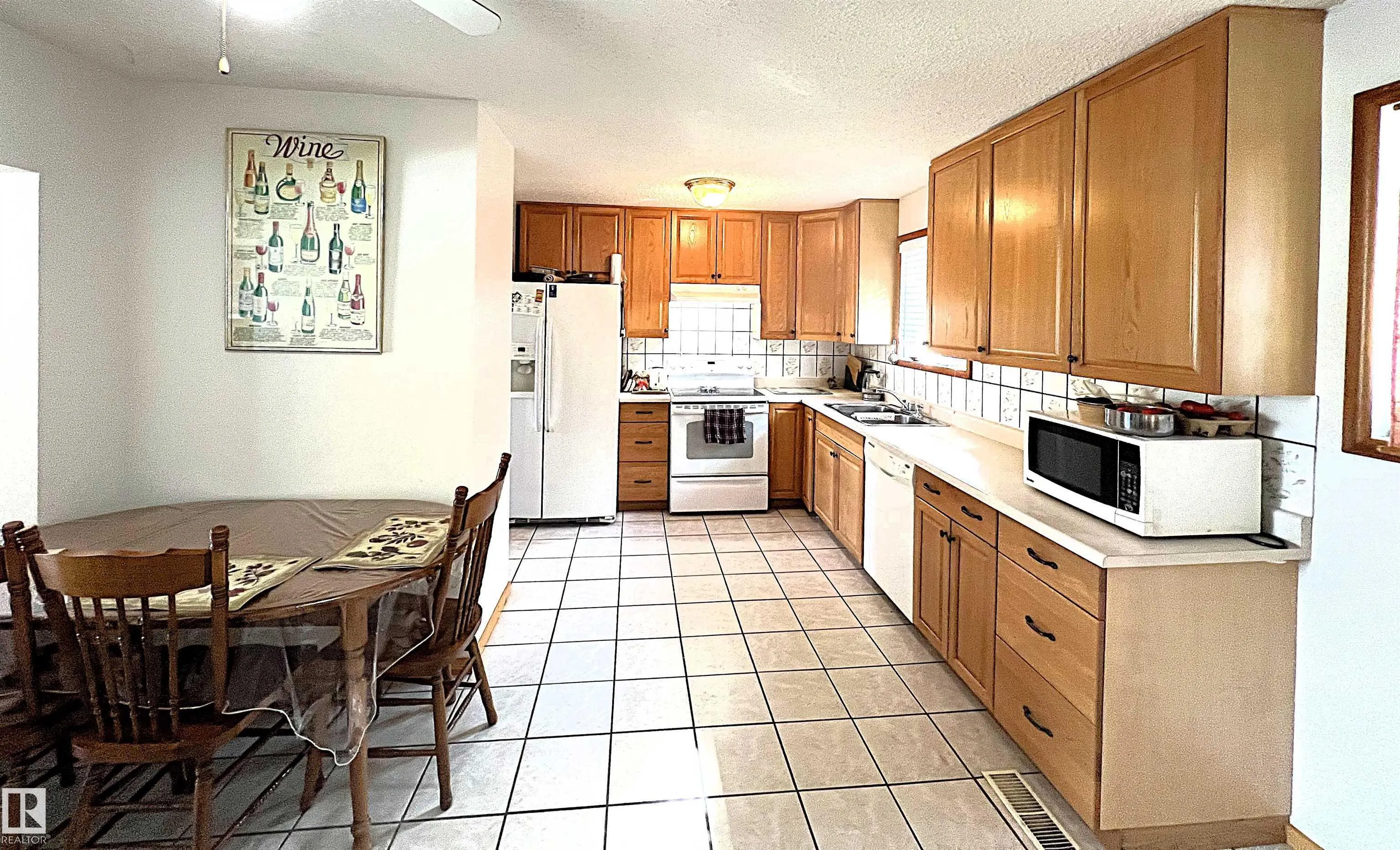 8507 8509 128 Avenue