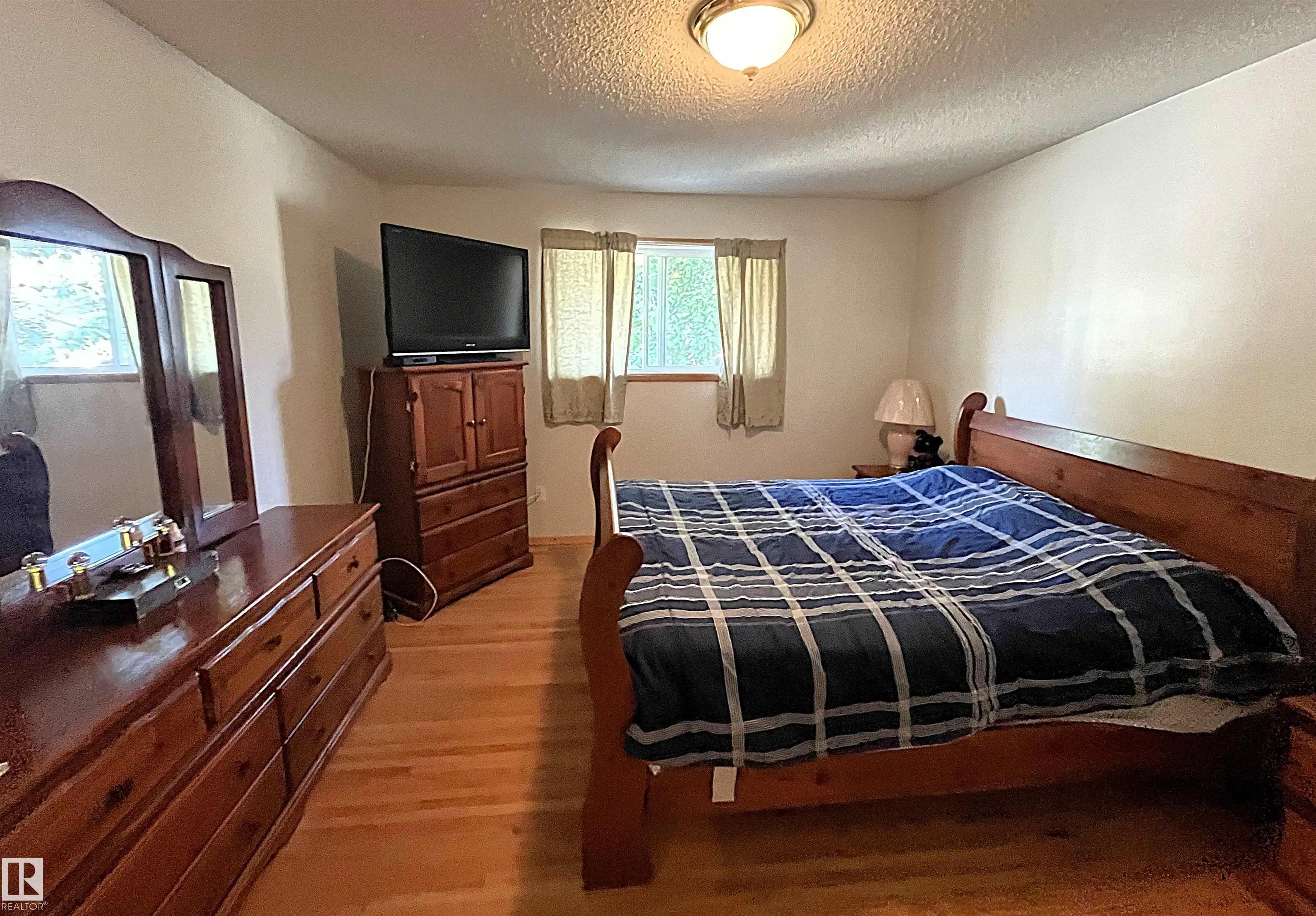 8507 8509 128 Avenue