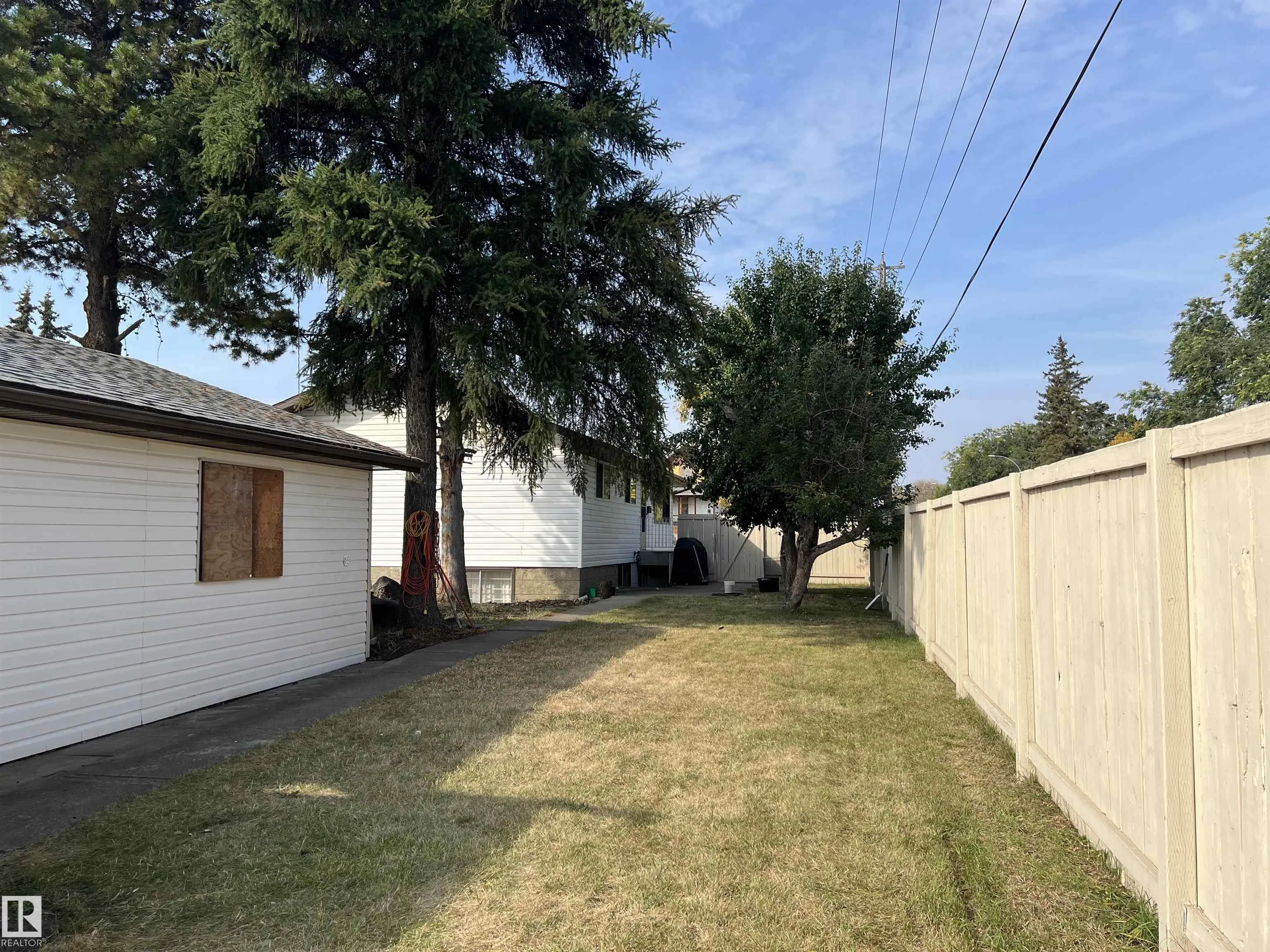 8507 8509 128 Avenue