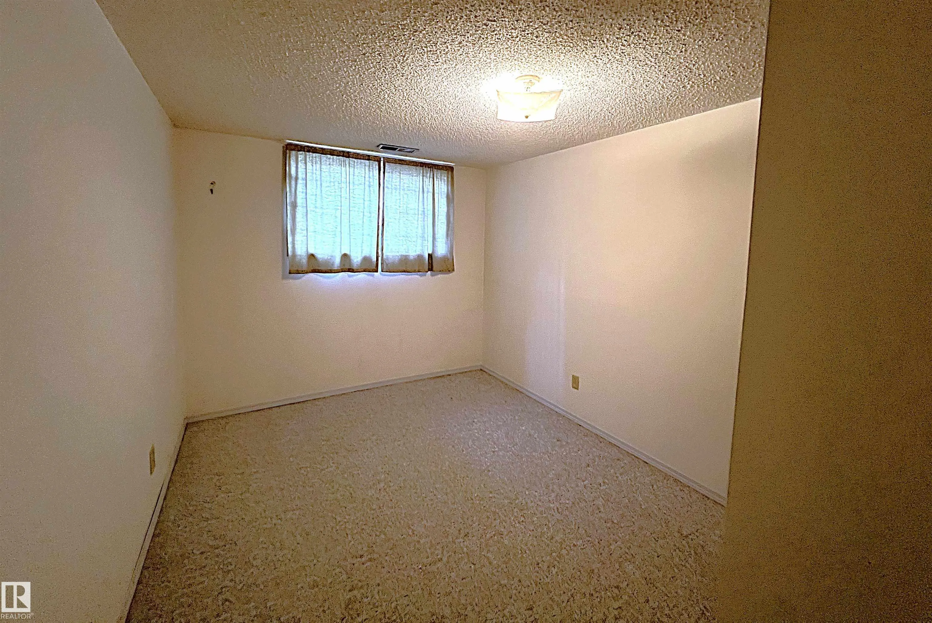 8507 8509 128 Avenue
