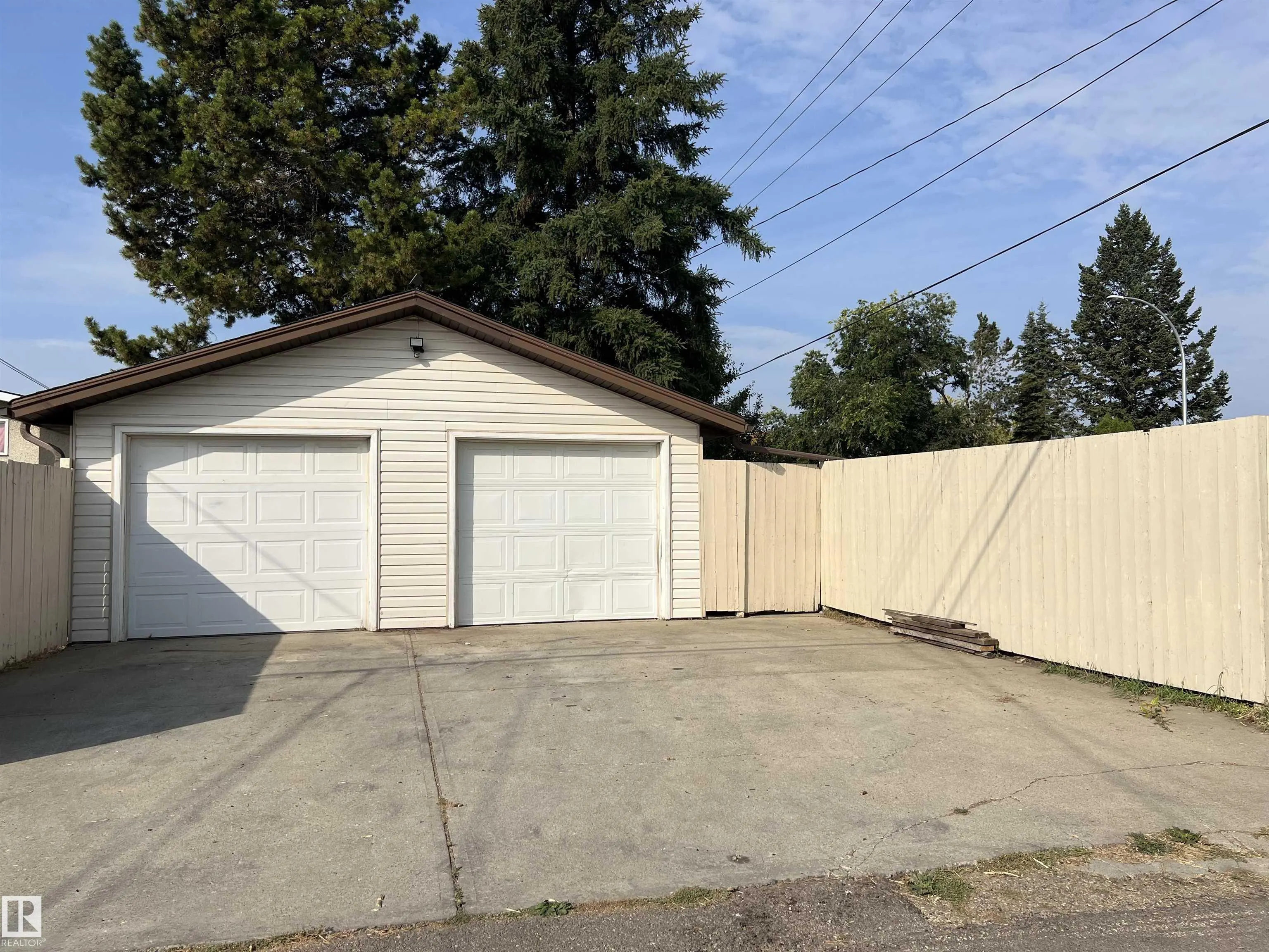 8507 8509 128 Avenue