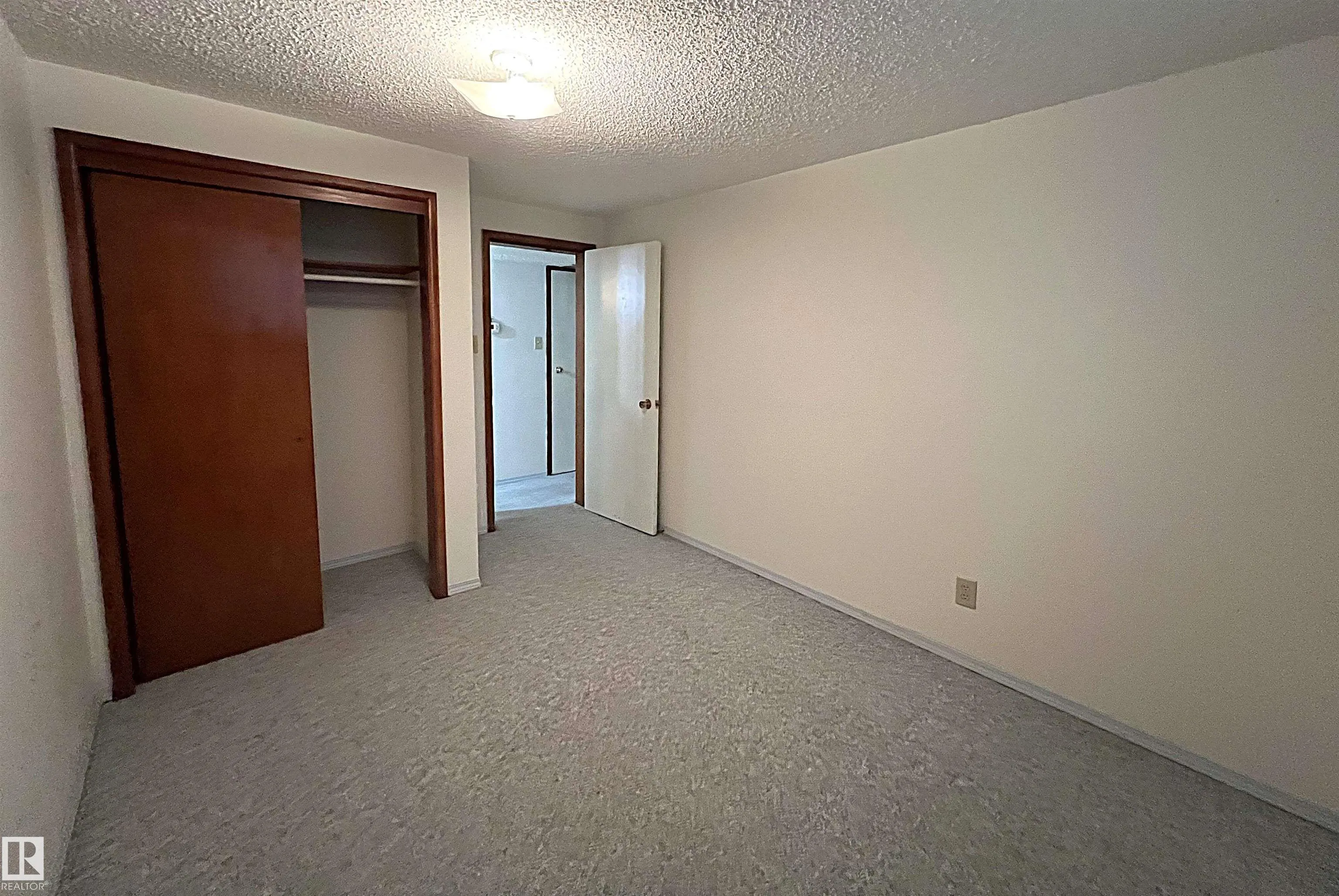 8507 8509 128 Avenue