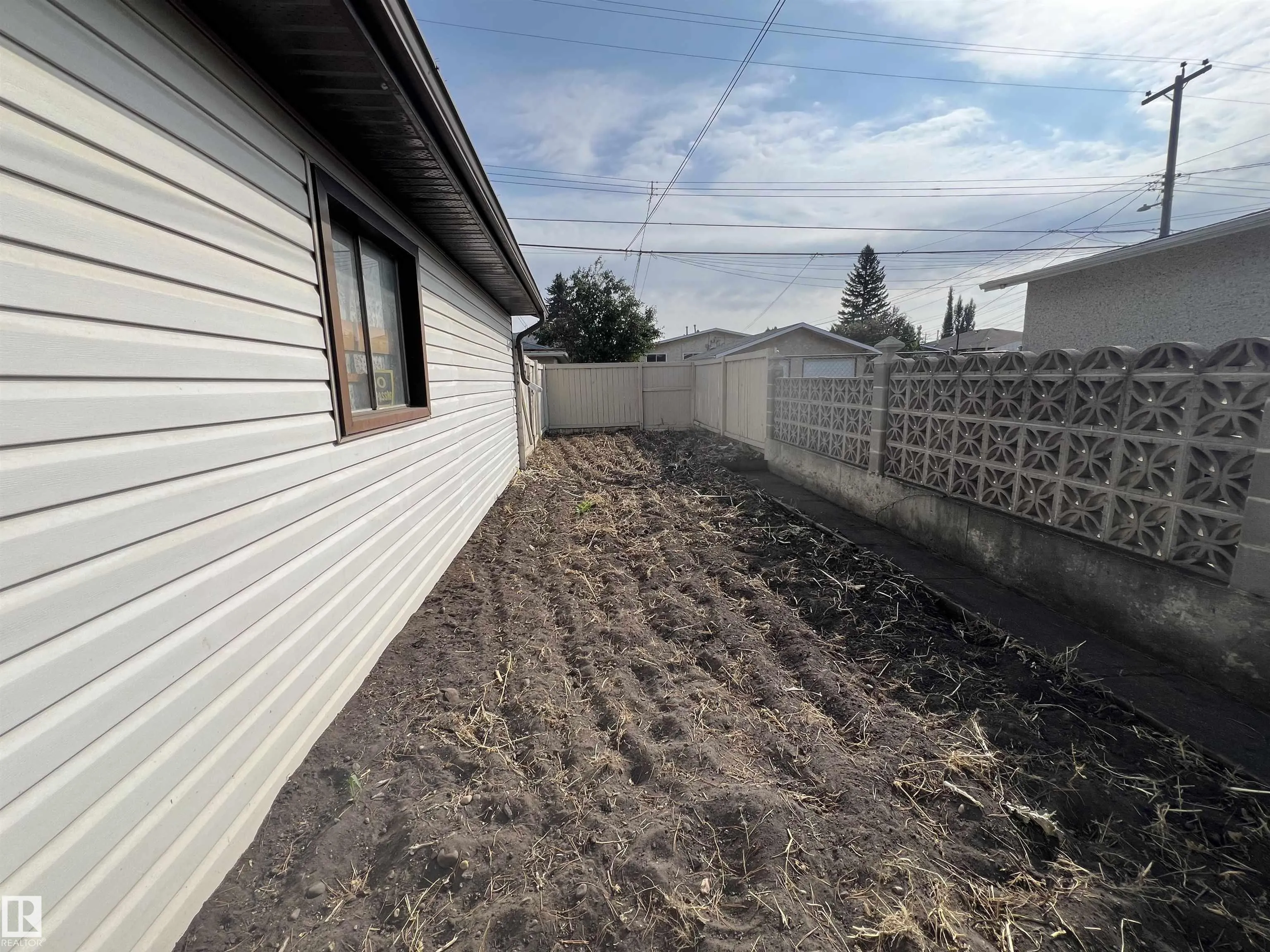 8507 8509 128 Avenue