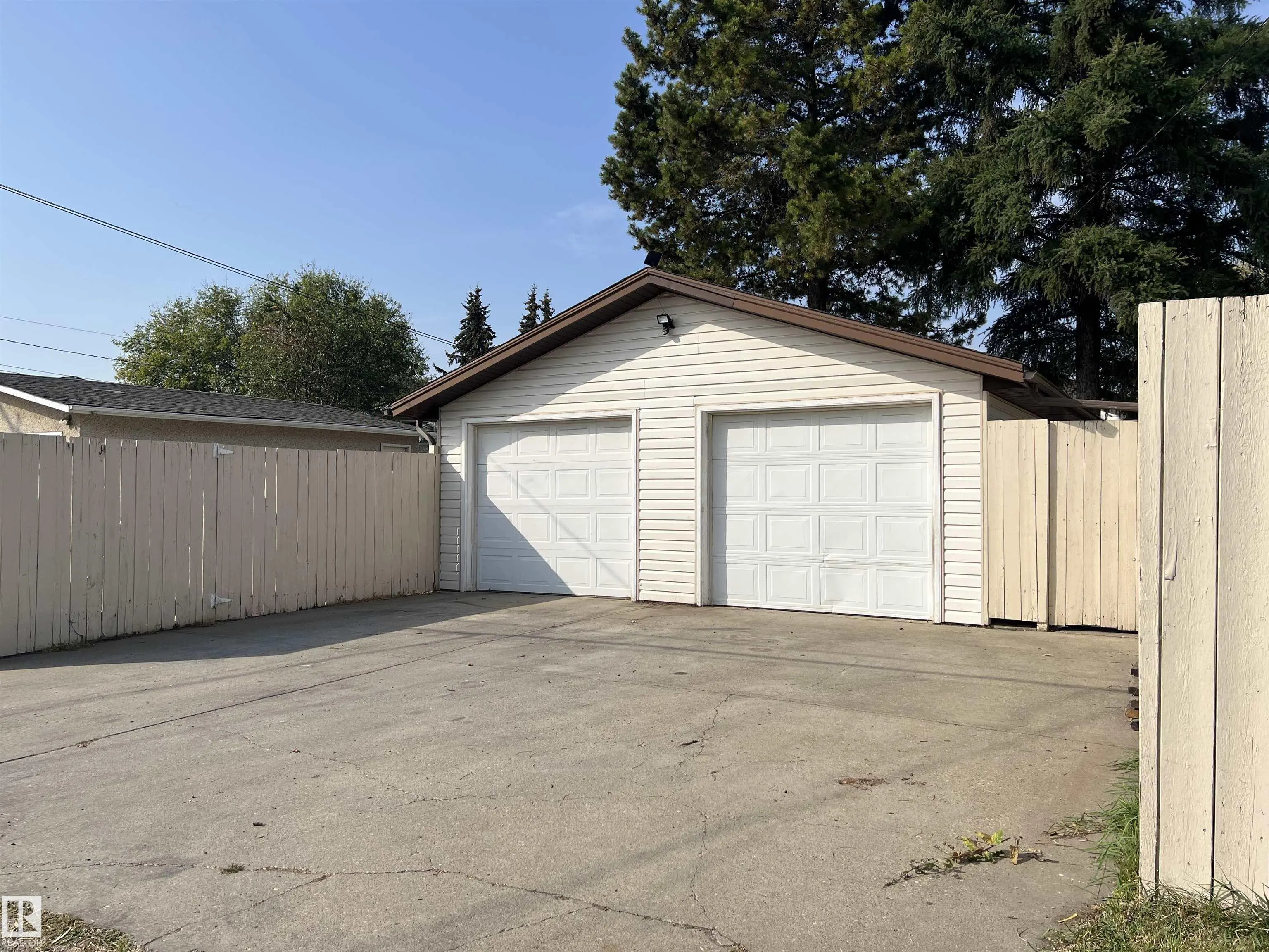 8507 8509 128 Avenue