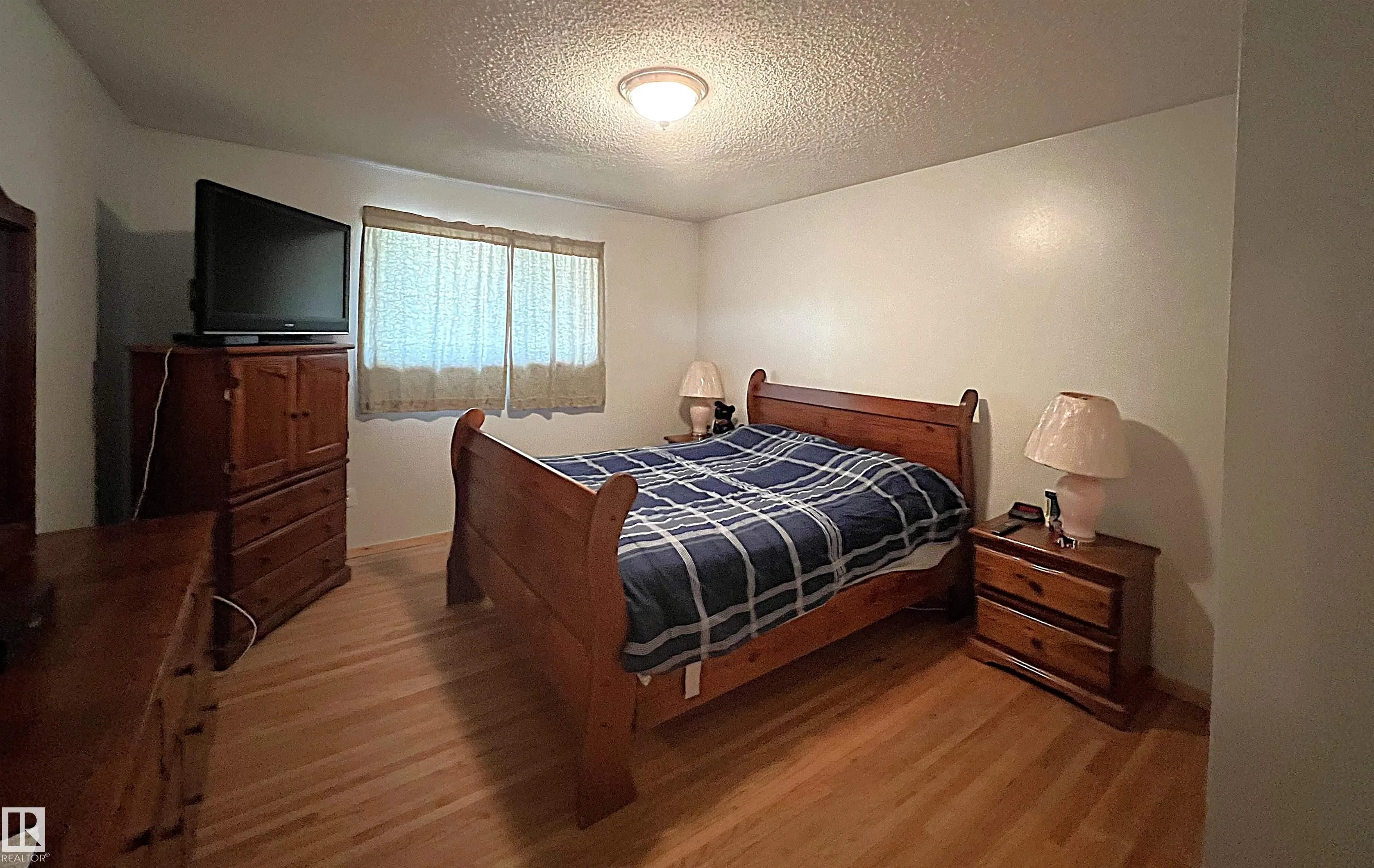 8507 8509 128 Avenue