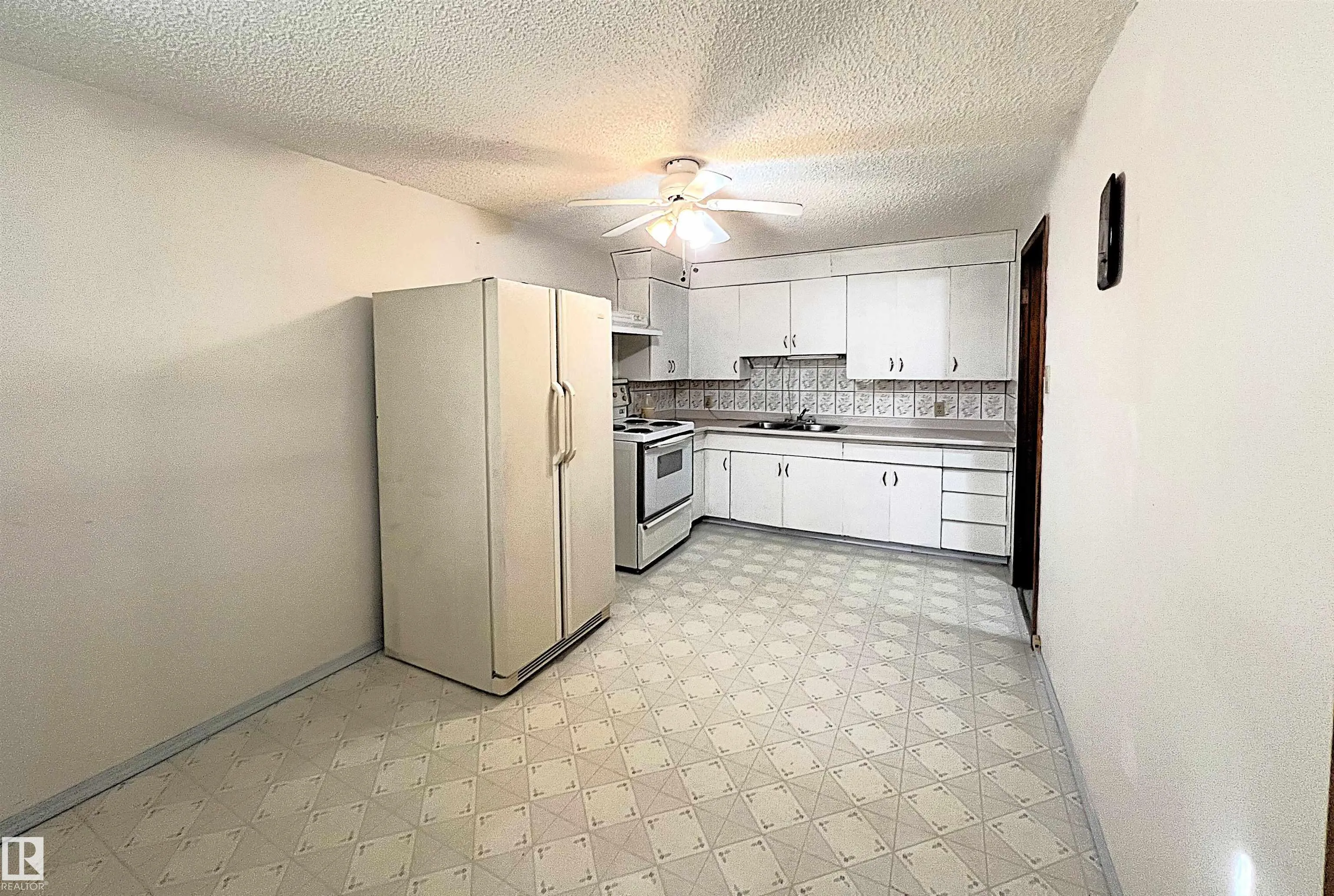 8507 8509 128 Avenue
