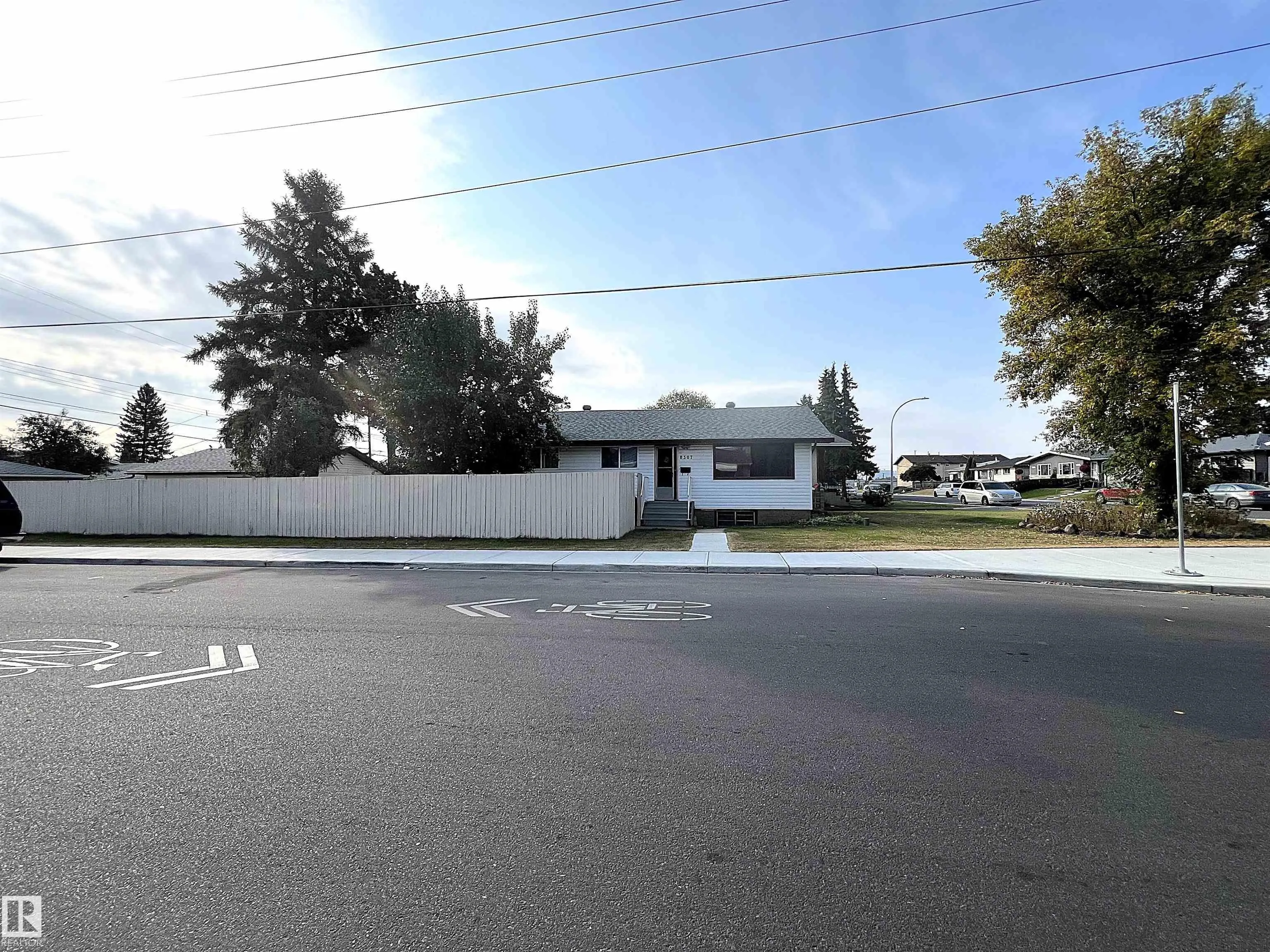 8507 8509 128 Avenue