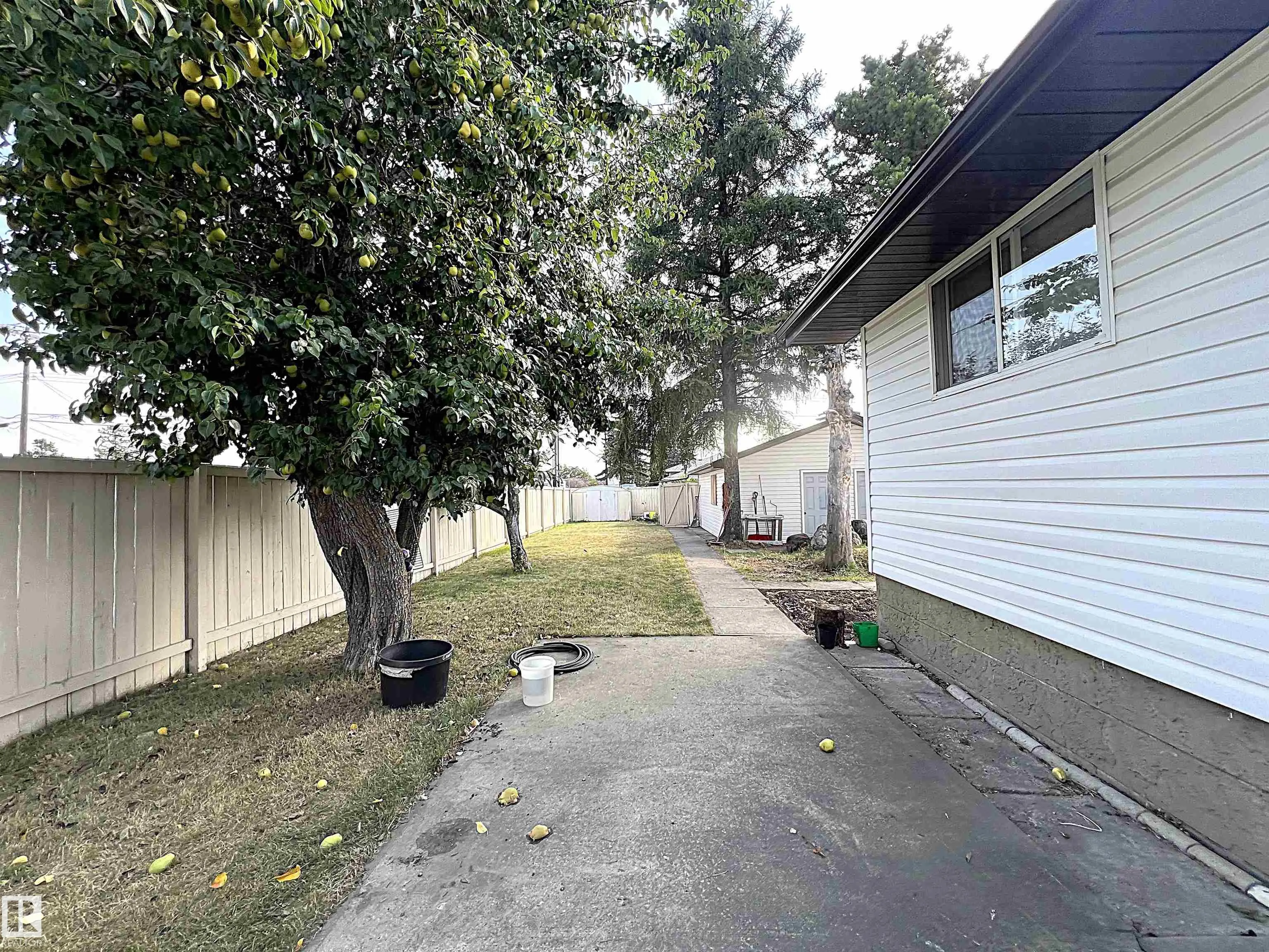 8507 8509 128 Avenue