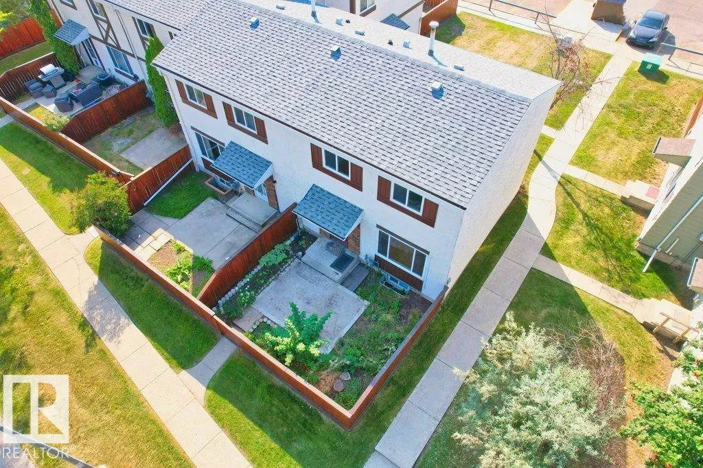 122 PRIMROSE GARDENS Gardens