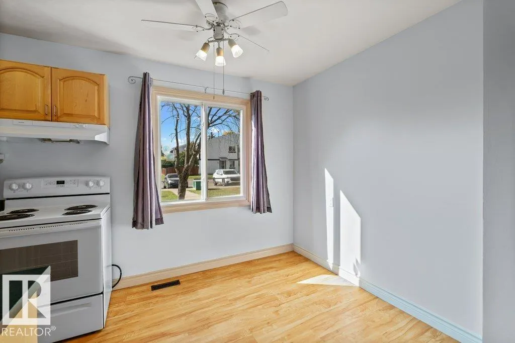 122 PRIMROSE GARDENS Gardens