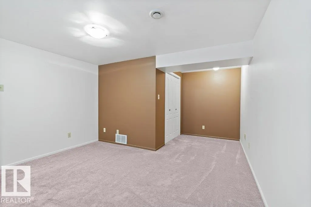 122 PRIMROSE GARDENS Gardens