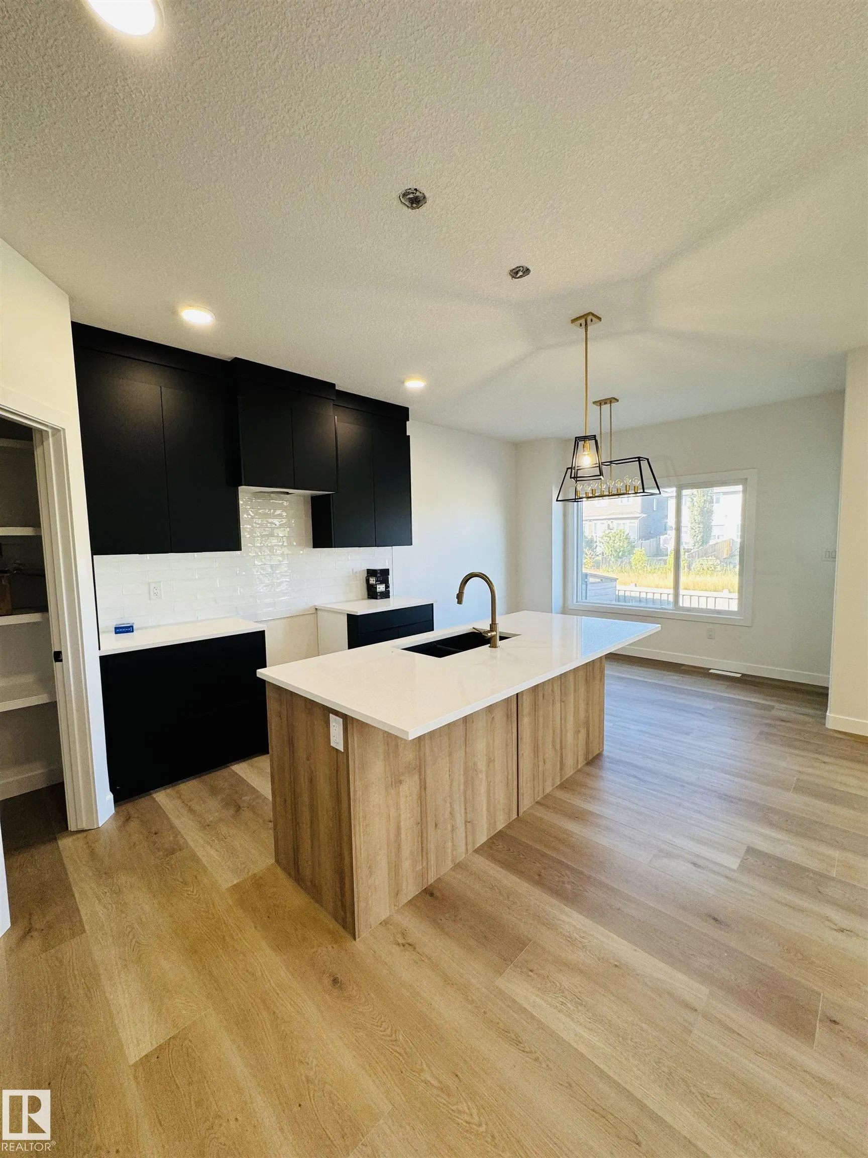 3174 Magpie Way