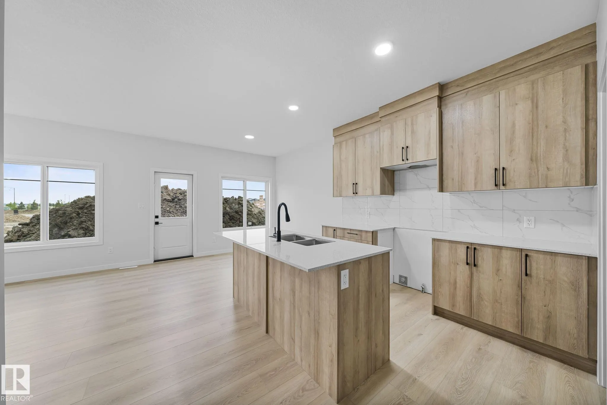 6385 KING Wynd