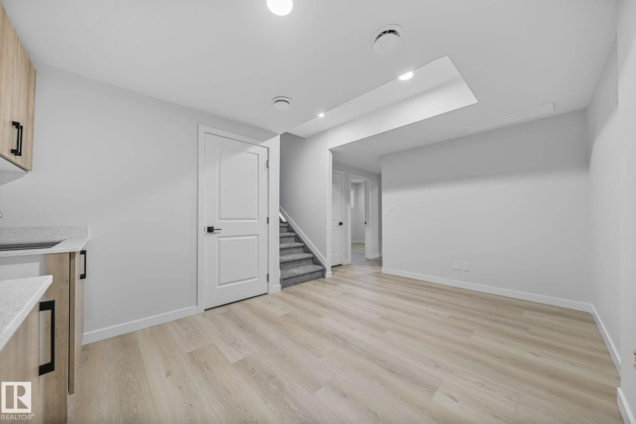 6385 KING Wynd