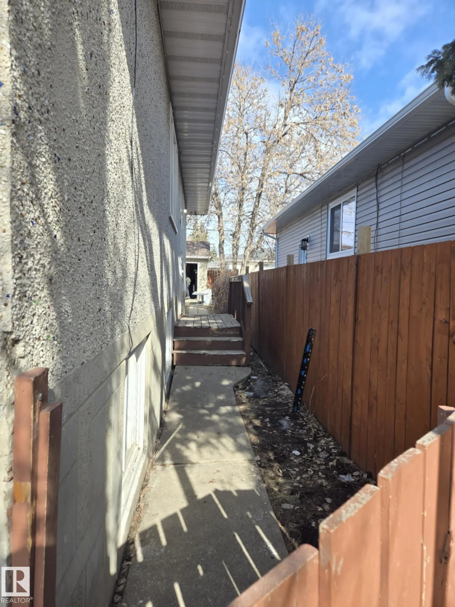 6422 - 6424 132 Avenue