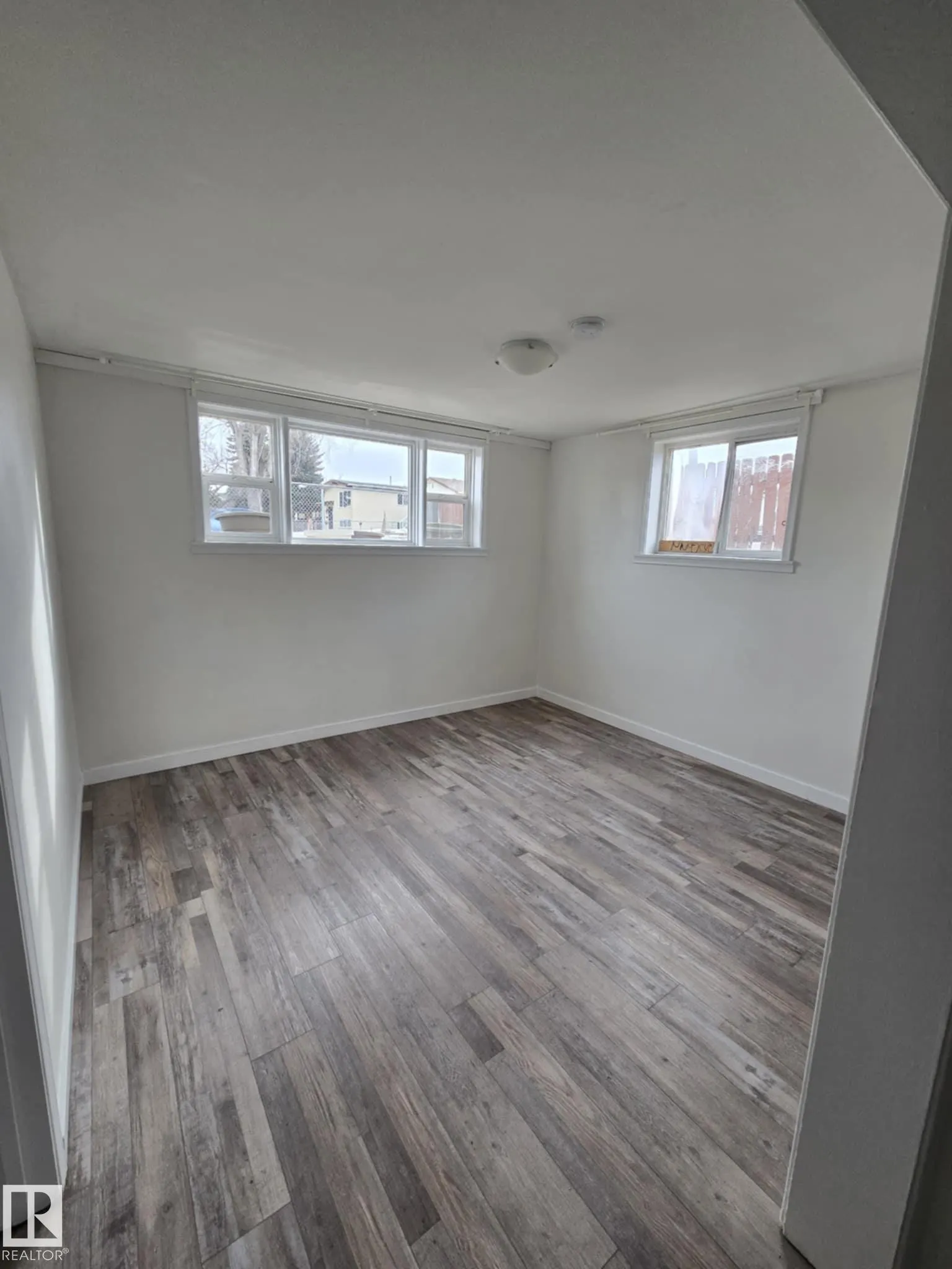 6422 - 6424 132 Avenue