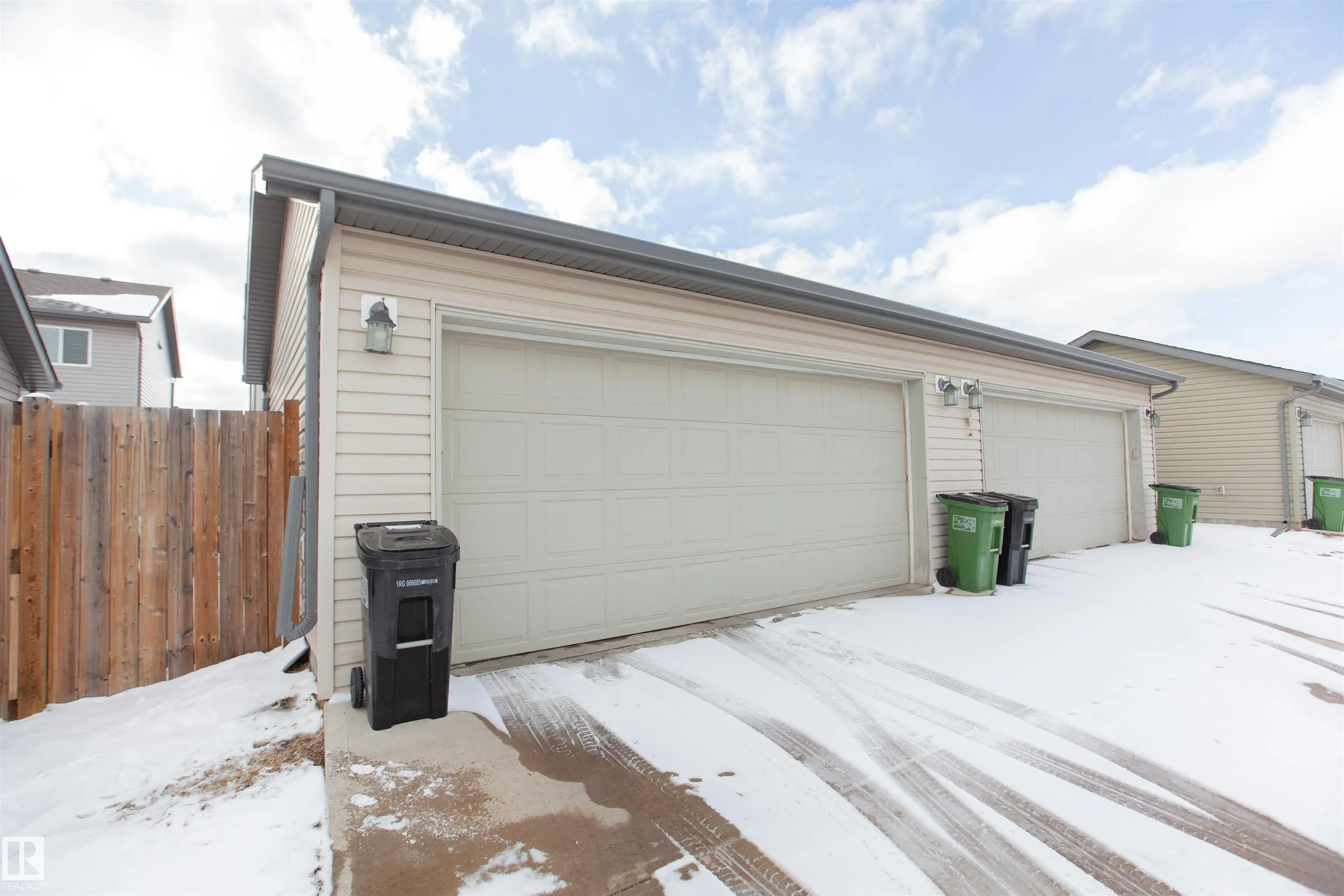 2902 MAPLE Way