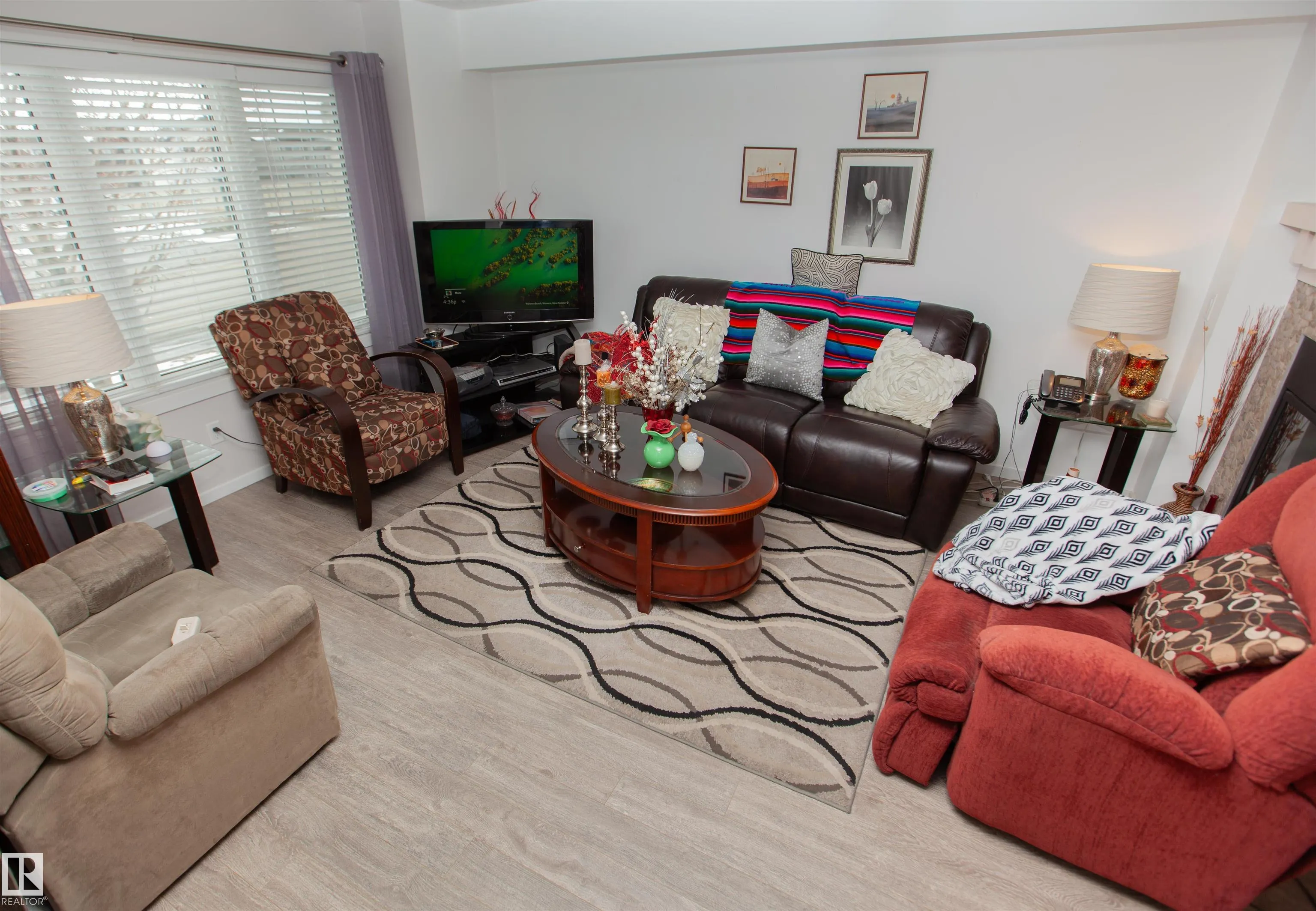 2902 MAPLE Way