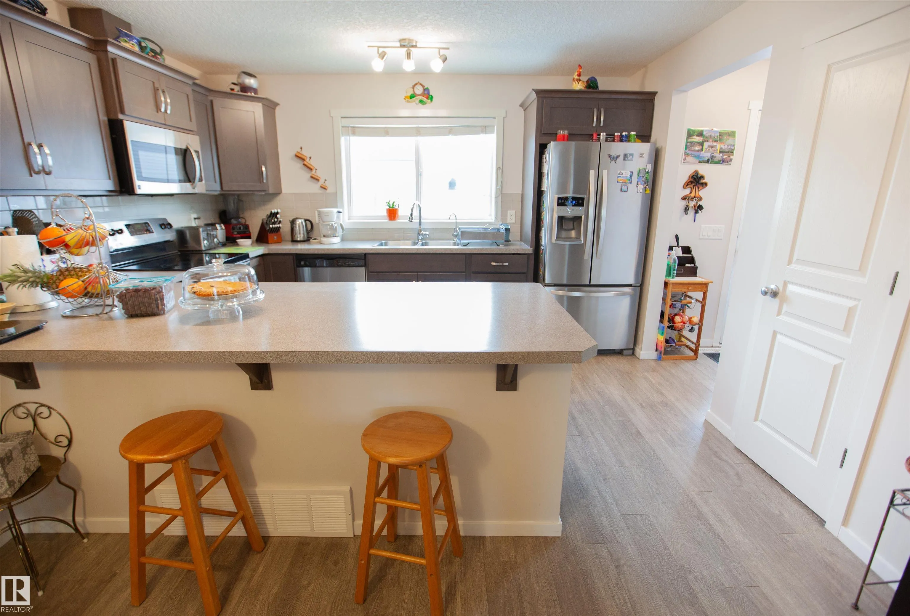 2902 MAPLE Way