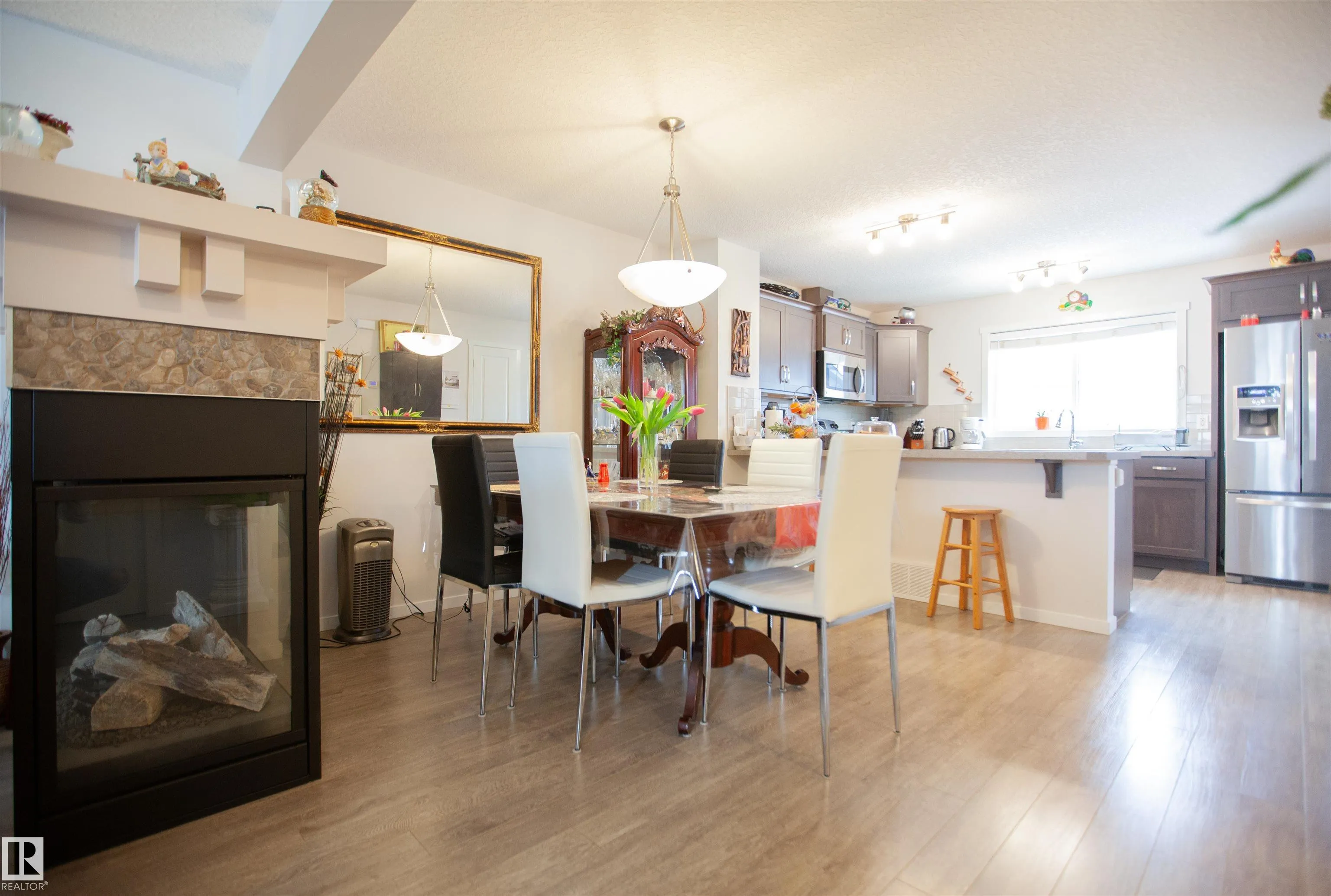 2902 MAPLE Way