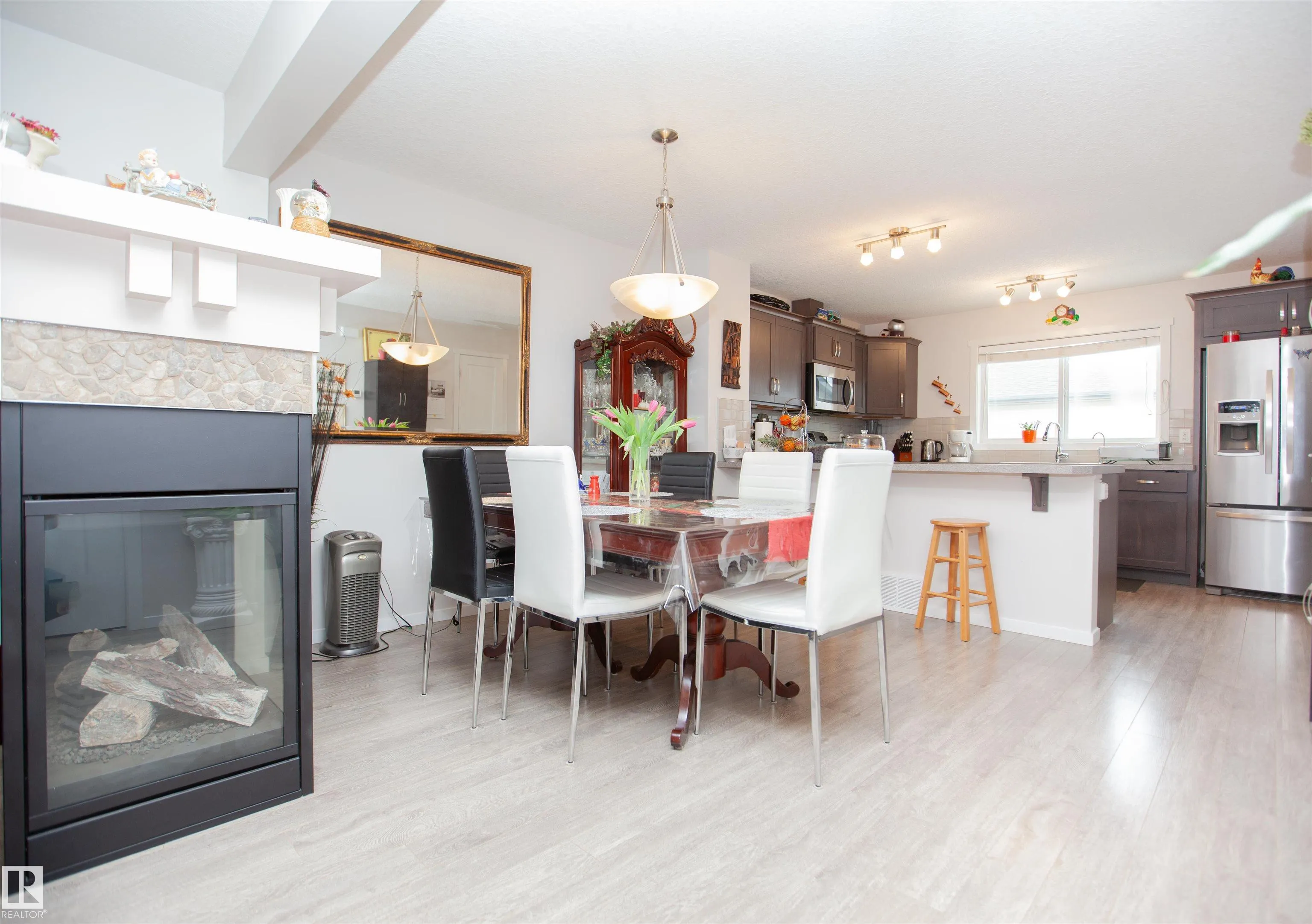 2902 MAPLE Way