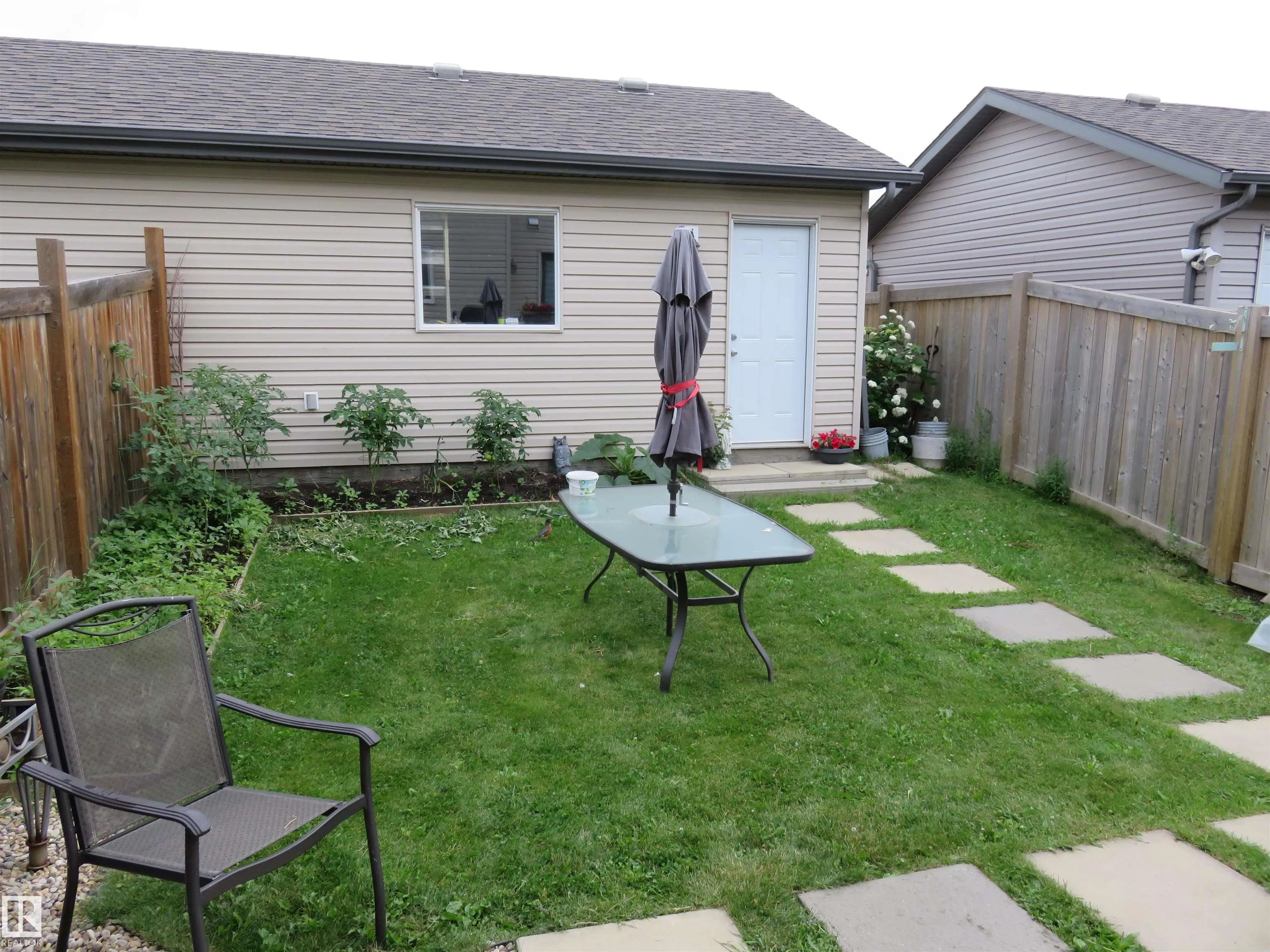 2902 MAPLE Way