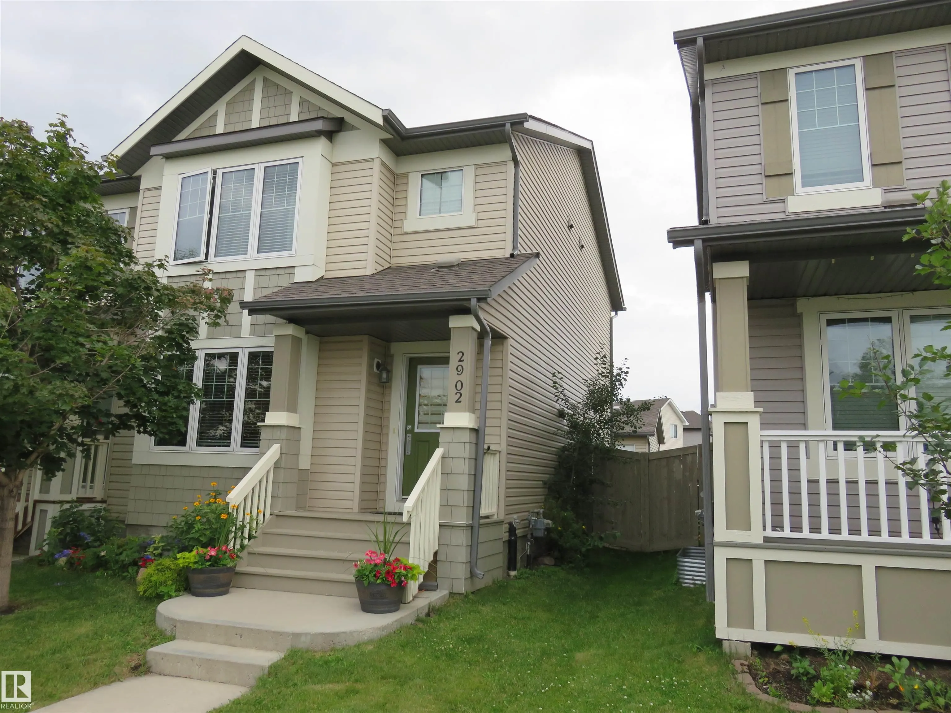 2902 MAPLE Way