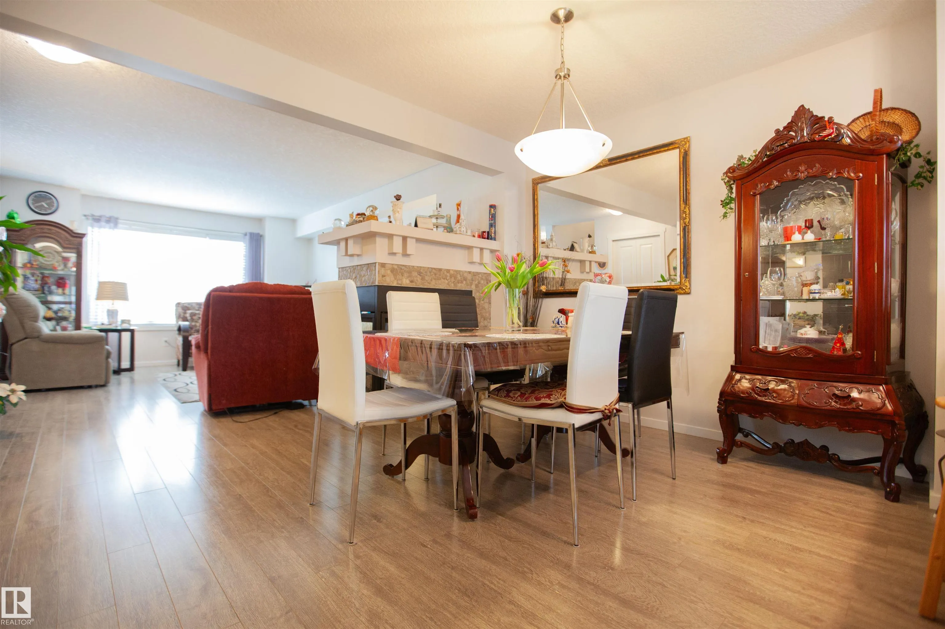 2902 MAPLE Way