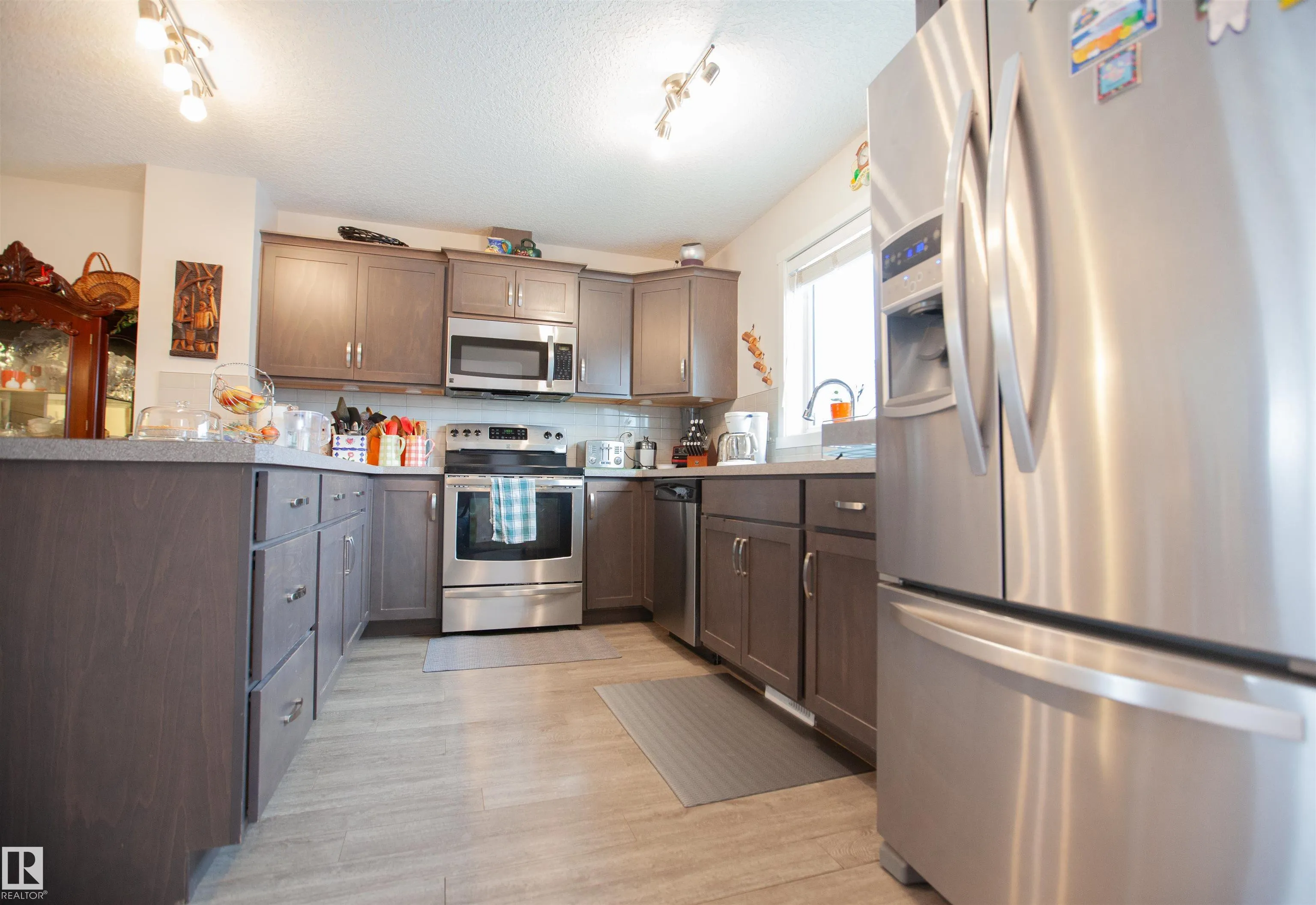 2902 MAPLE Way