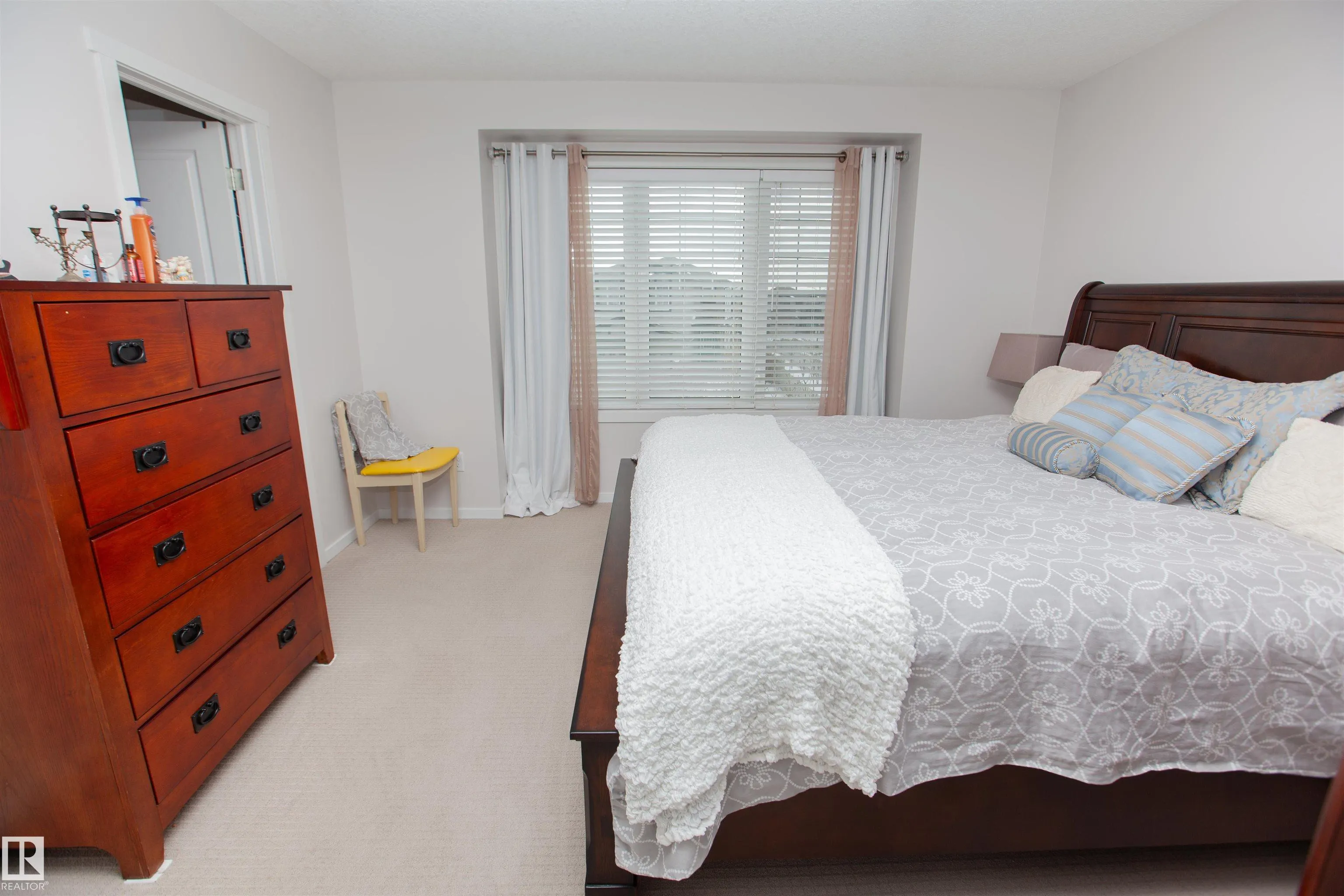 2902 MAPLE Way