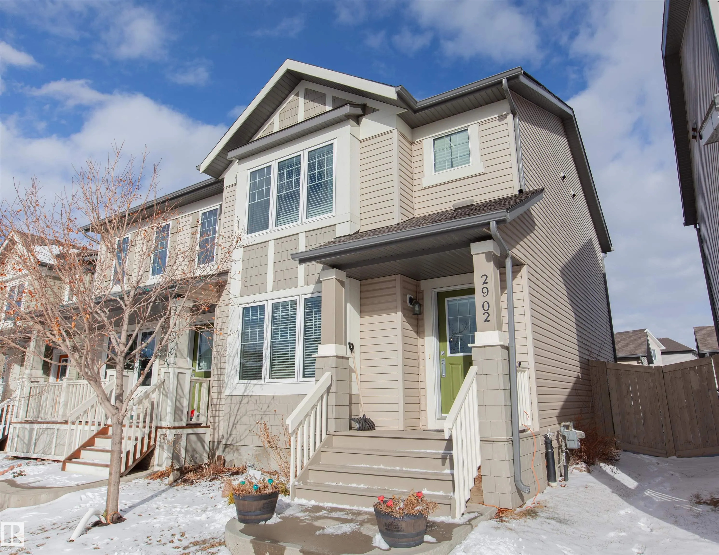 2902 MAPLE Way