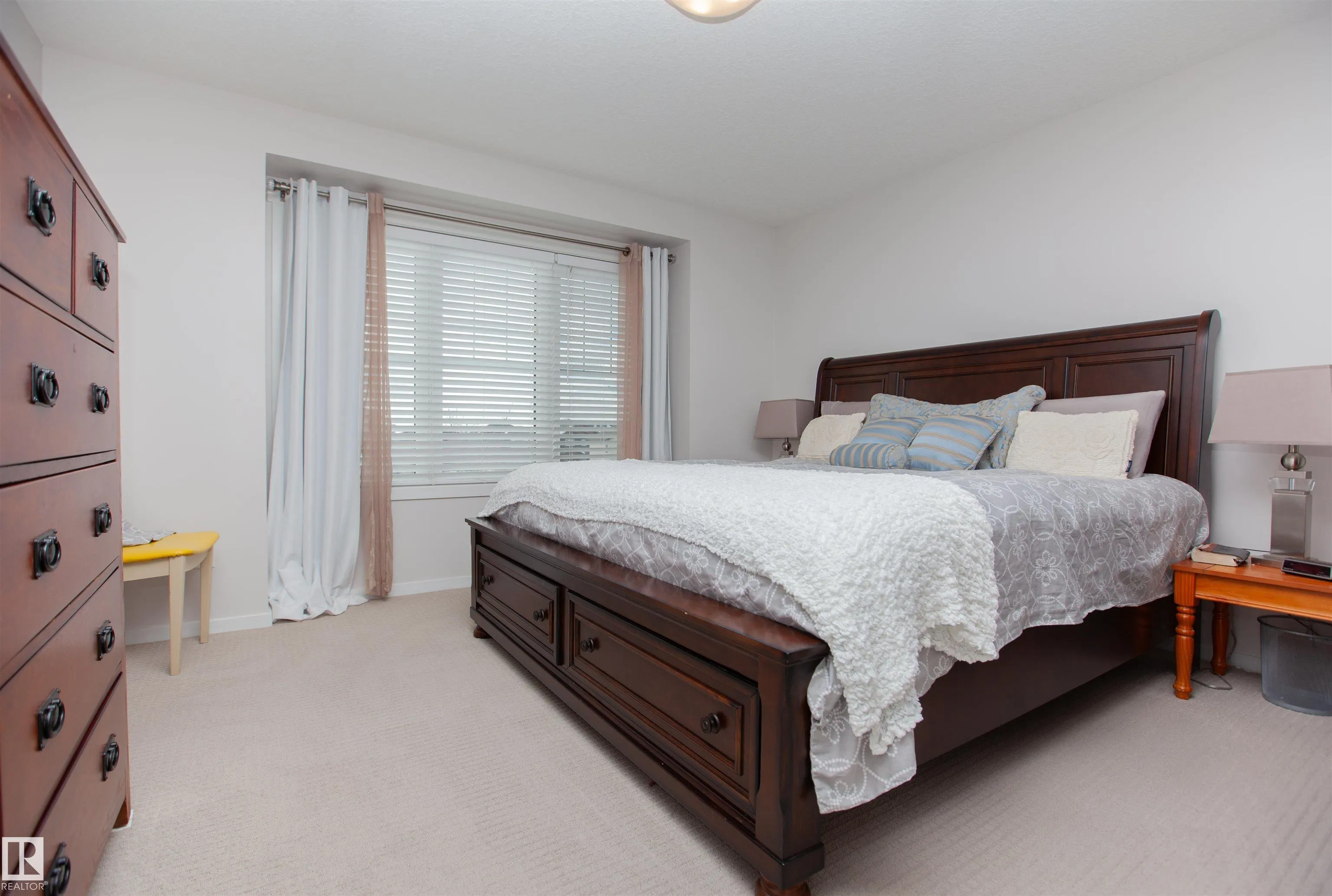 2902 MAPLE Way