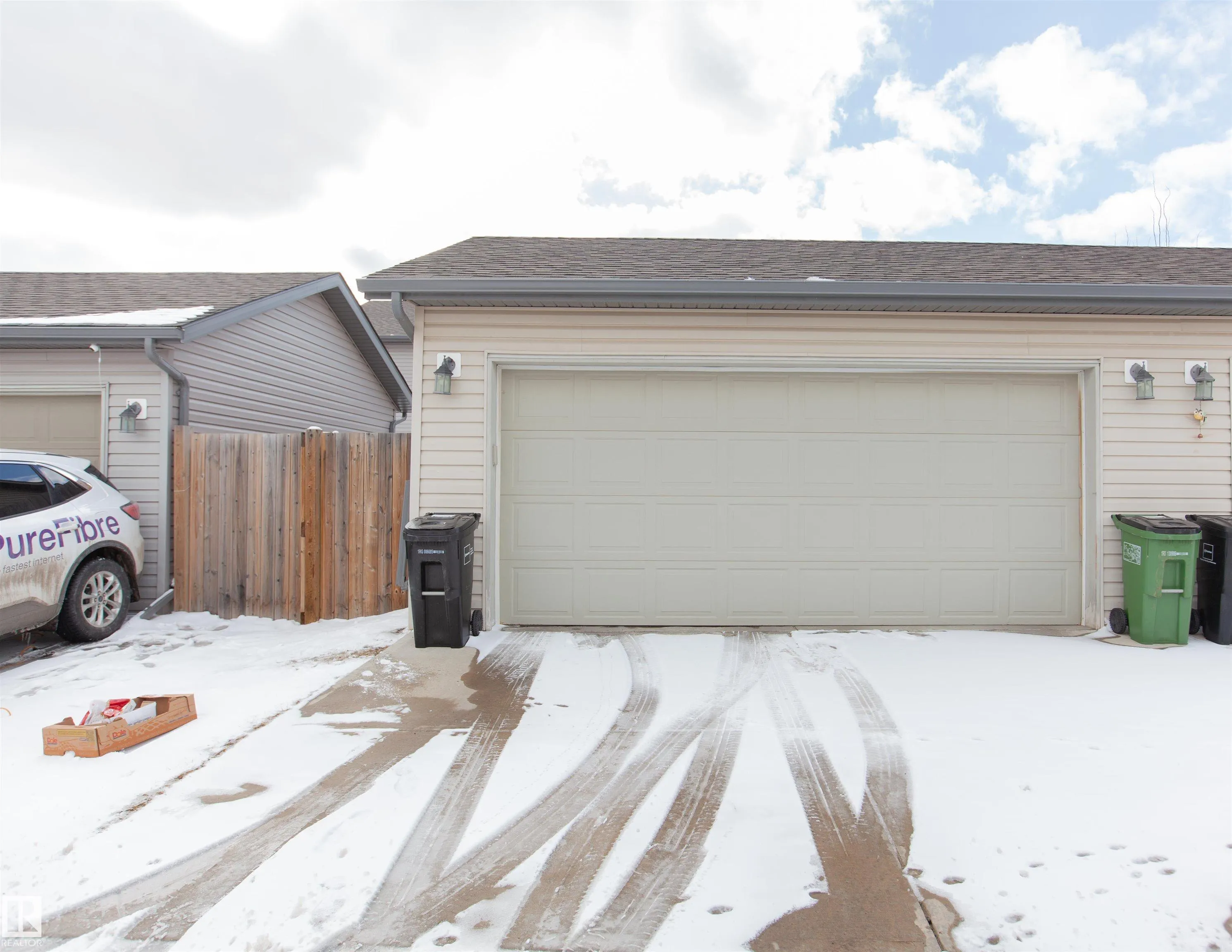 2902 MAPLE Way